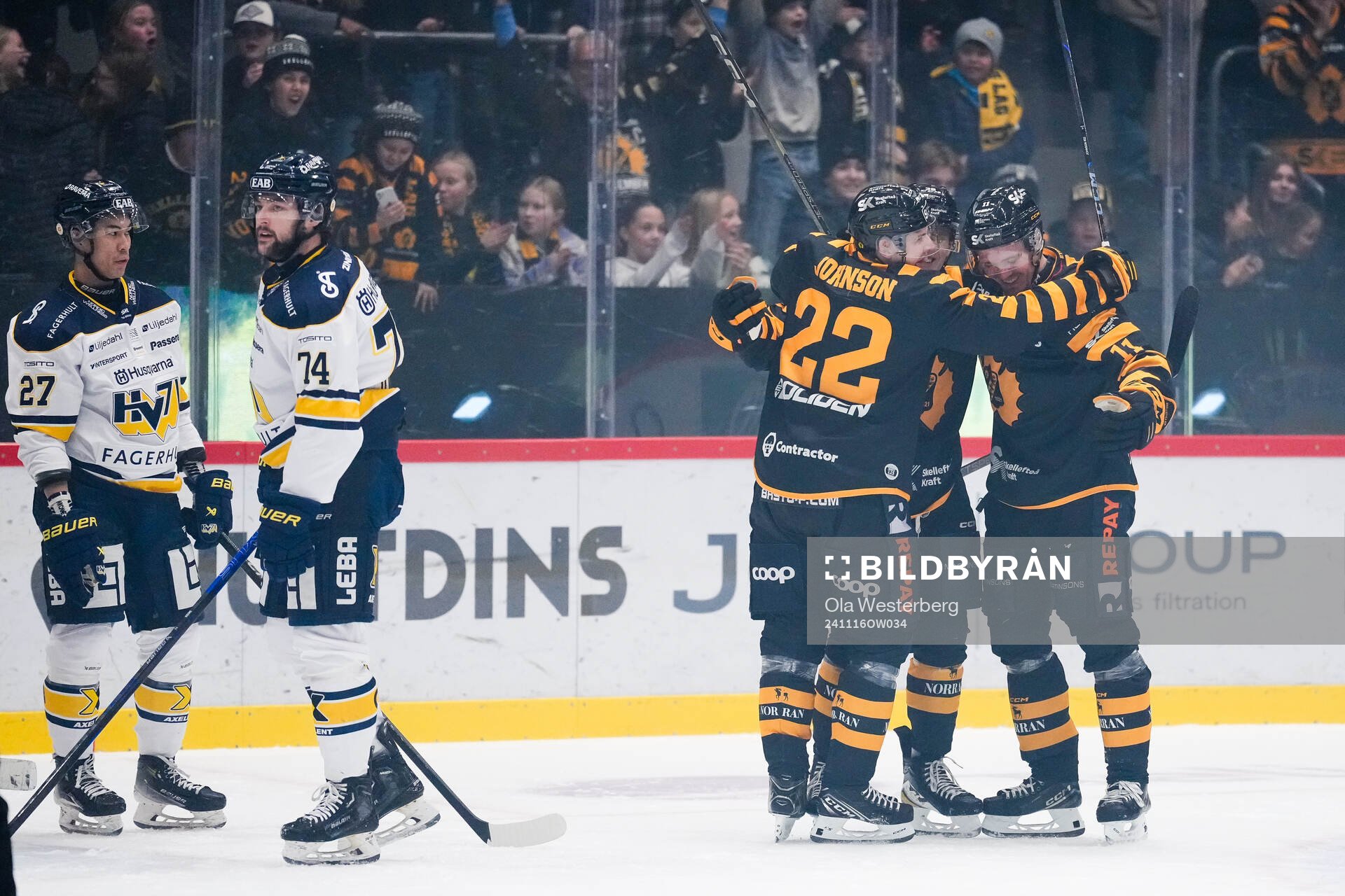 Skellefteås Jonathan Johnson och Max Lindholm jublar