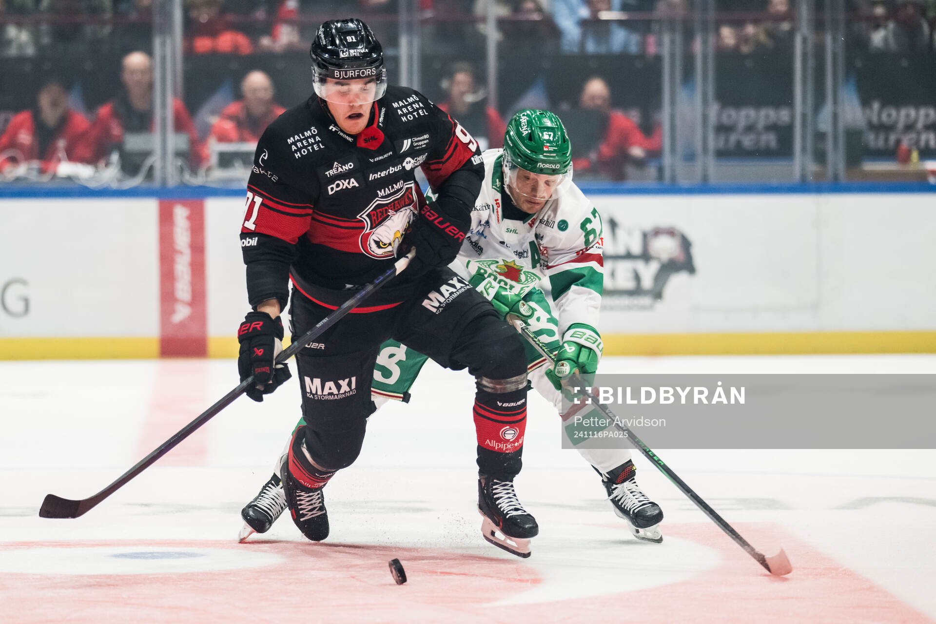 Malmö Redhawks Axel Sundberg och Rögles Leon Bristedt