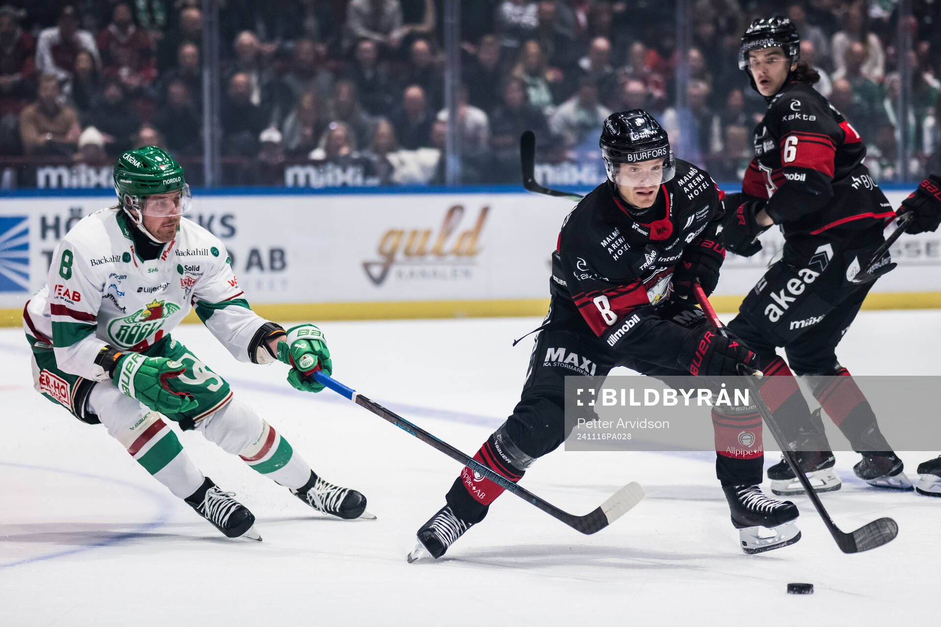Rögles Linus Sandin och Malmö Redhawks Johan Olofsson