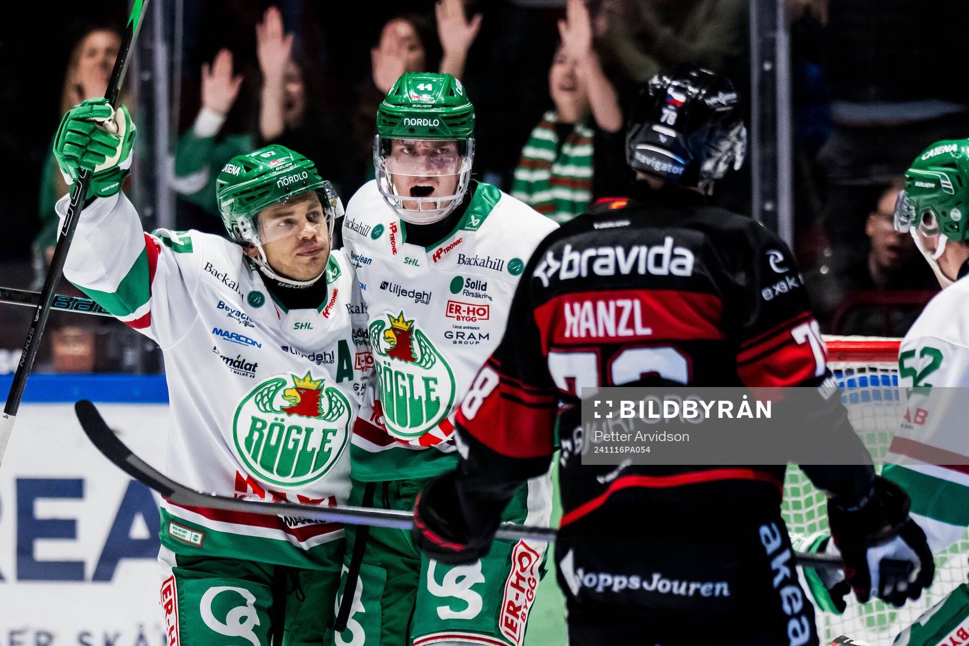 Rögles Leon Bristedt och Jacob Peterson jublar