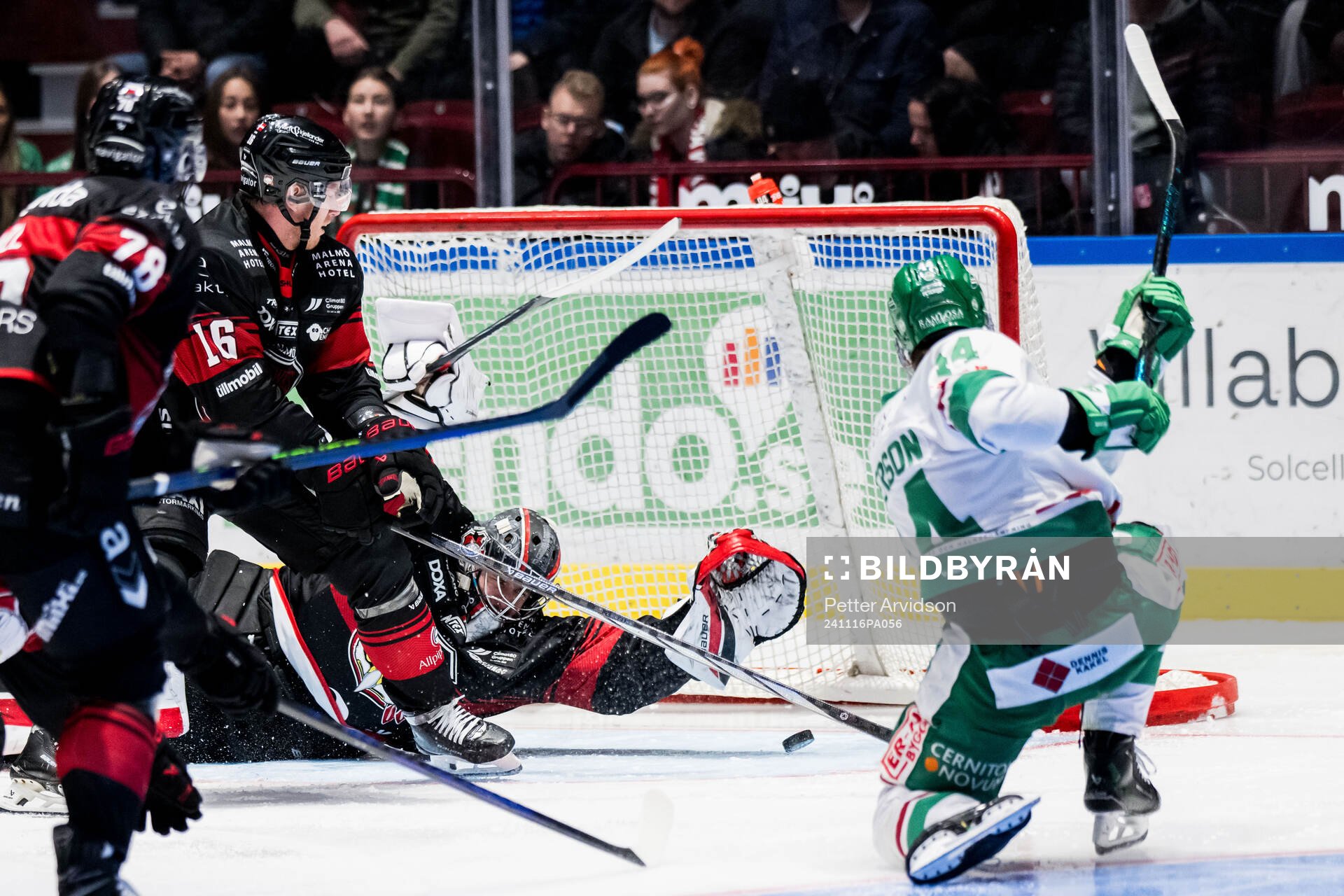 Malmö Redhawks målvakt Marek Langhamer och Rögles Jacob