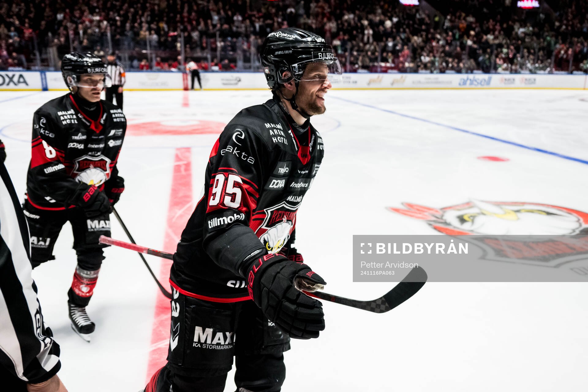 Malmö Redhawks Carl Persson jublar