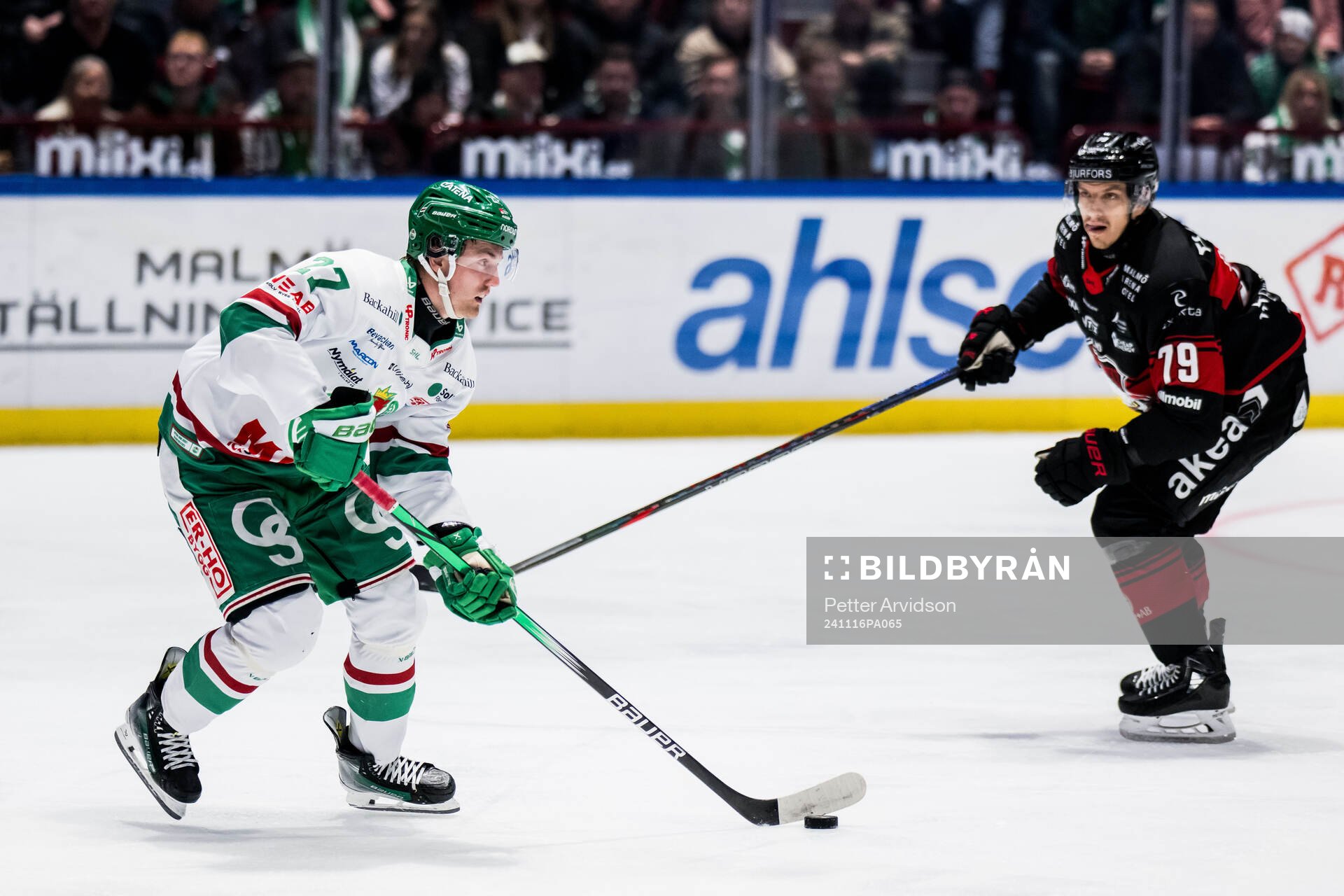 Rögles Linus Sjödin och Malmö Redhawks Jakub Galvas