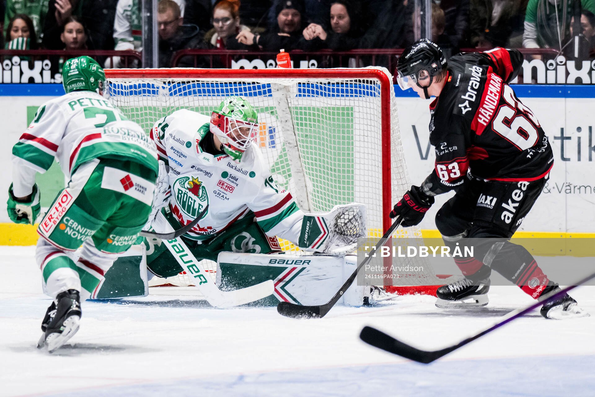 Rögles målvakt Arvid Holm och Malmö Redhawks Fredrik