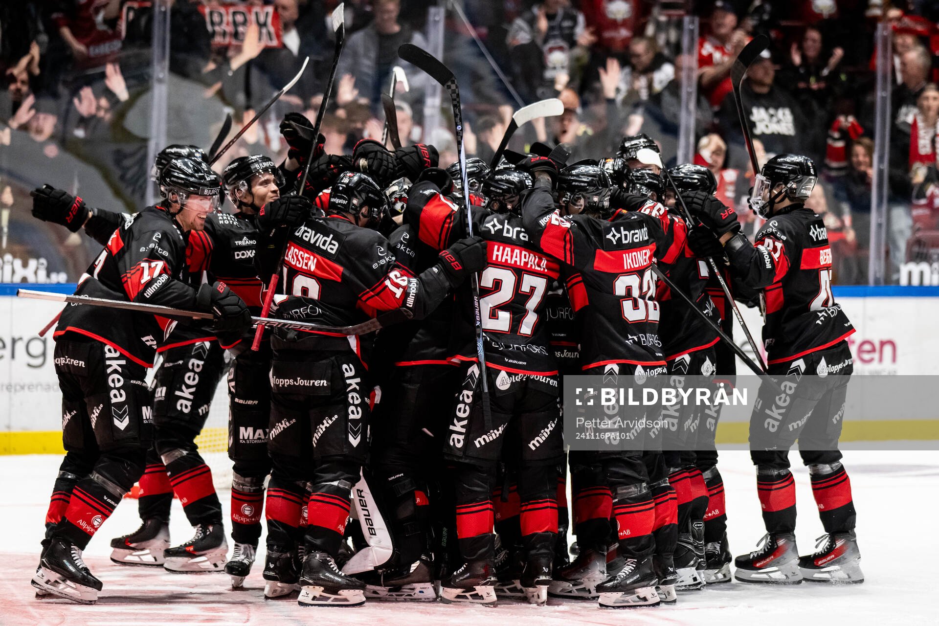 Malmö Redhawks spelare jublar