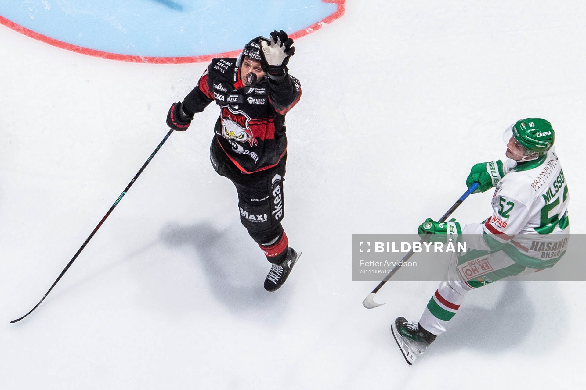 Malmö Redhawks Jakub Galvas och Rögles Felix Nilsson