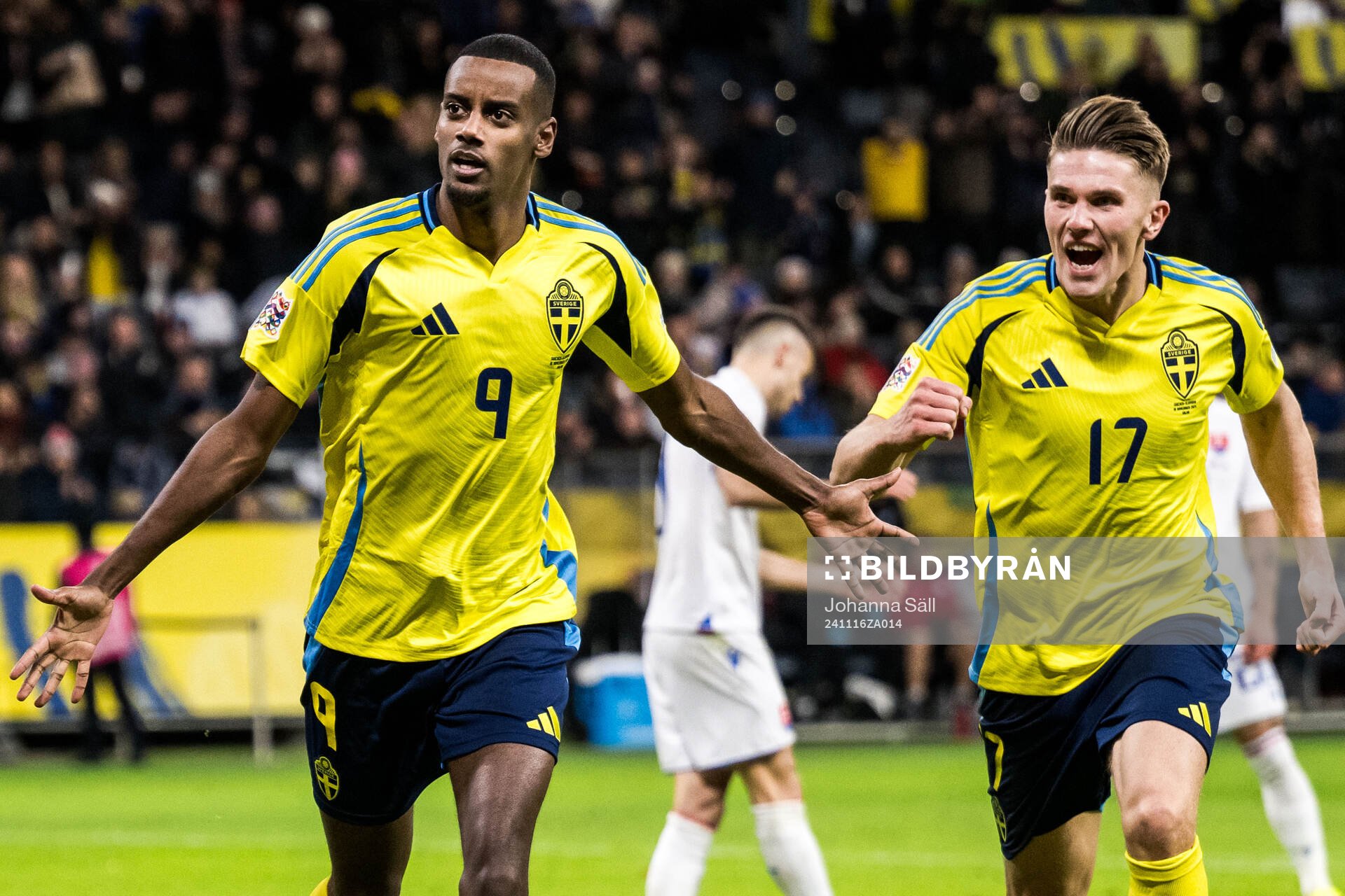 Alexander Isak and Viktor Gyökeres of Sweden celebrate 2-1
