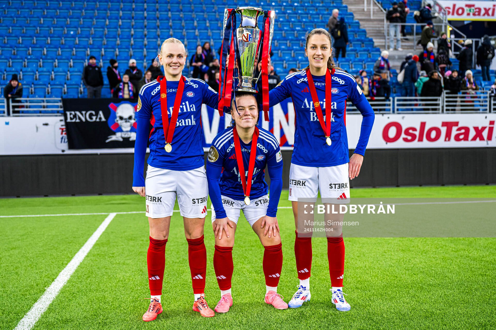 Karina Sævik, Olaug Tvedten and Emma Stølen Godø of Vålerenga celebrates with the trophy after the Toppserien football match between Vålerenga and LSK Kvinner on November 16, 2024 in Oslo.