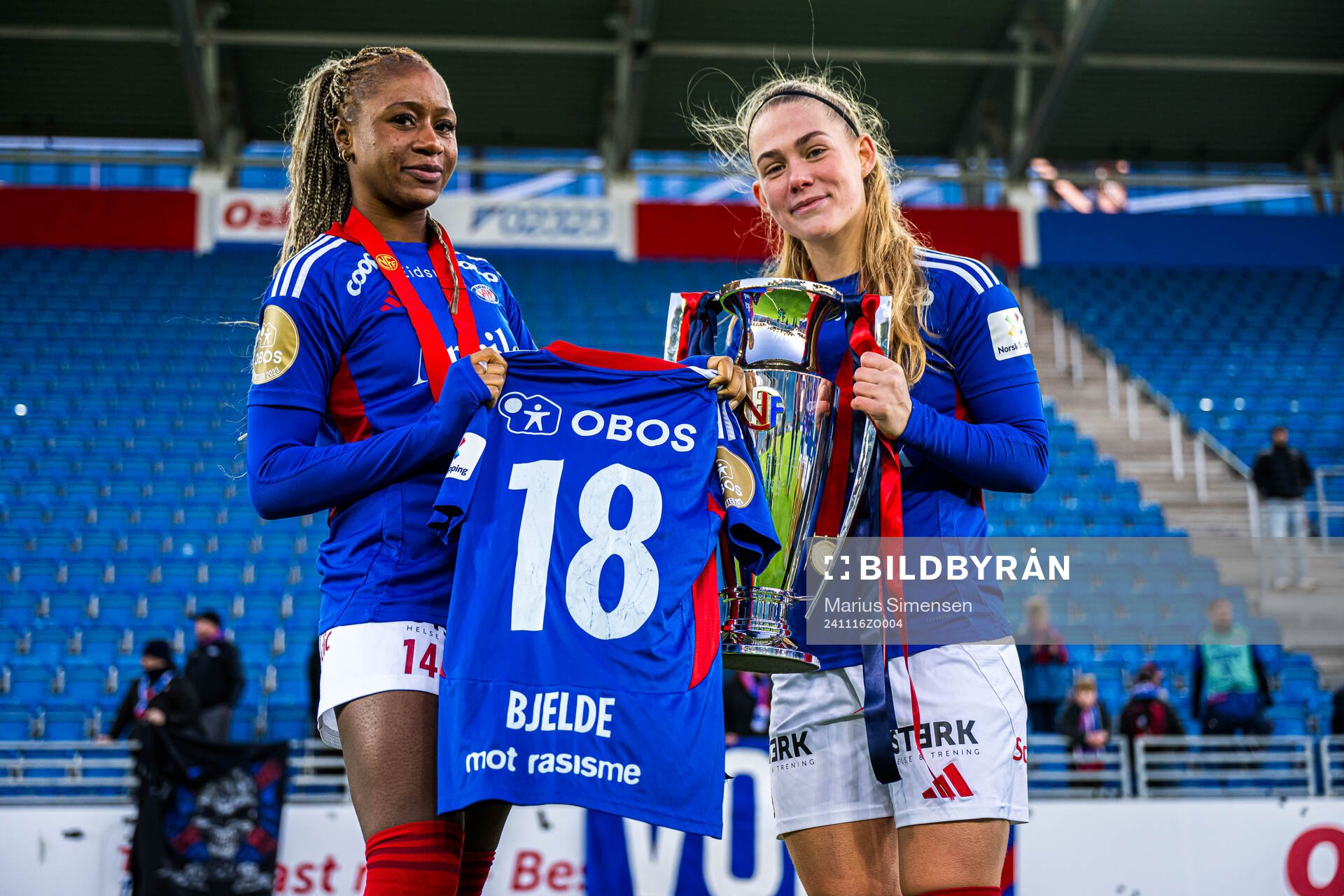 Mawa Sesay and Sædis Run Heidarsdottir of Vålerenga