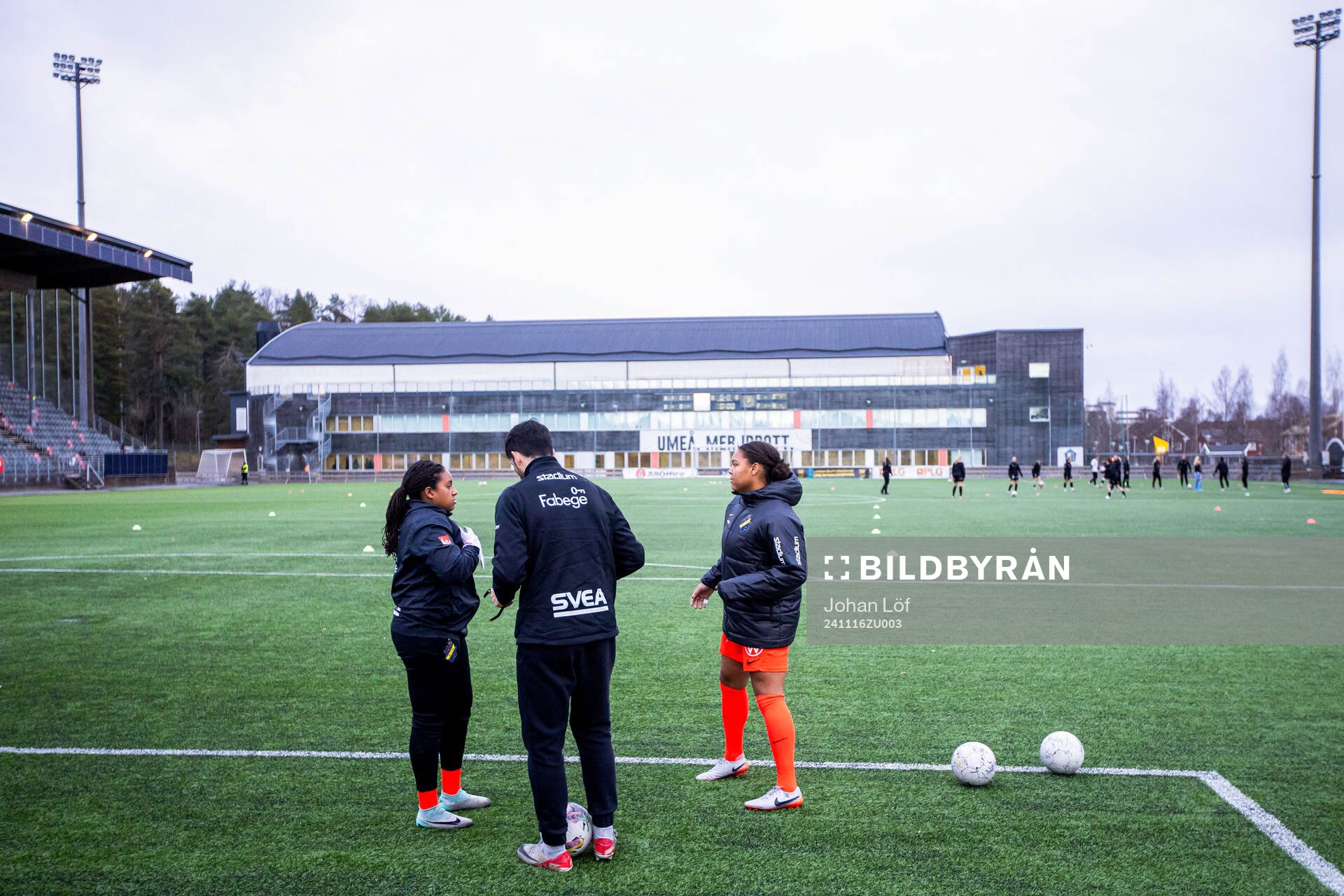 AIKs målvakt Serina Backmark och målvakt Vendela Persbeck
