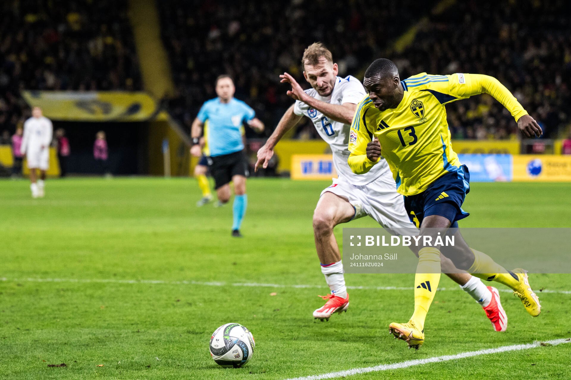 Norbert Gyömber of Slovakia and Ken Sema of Sweden during the Nations League football match between Sweden and Slovakia on November 16, 2024 in Stockholm.