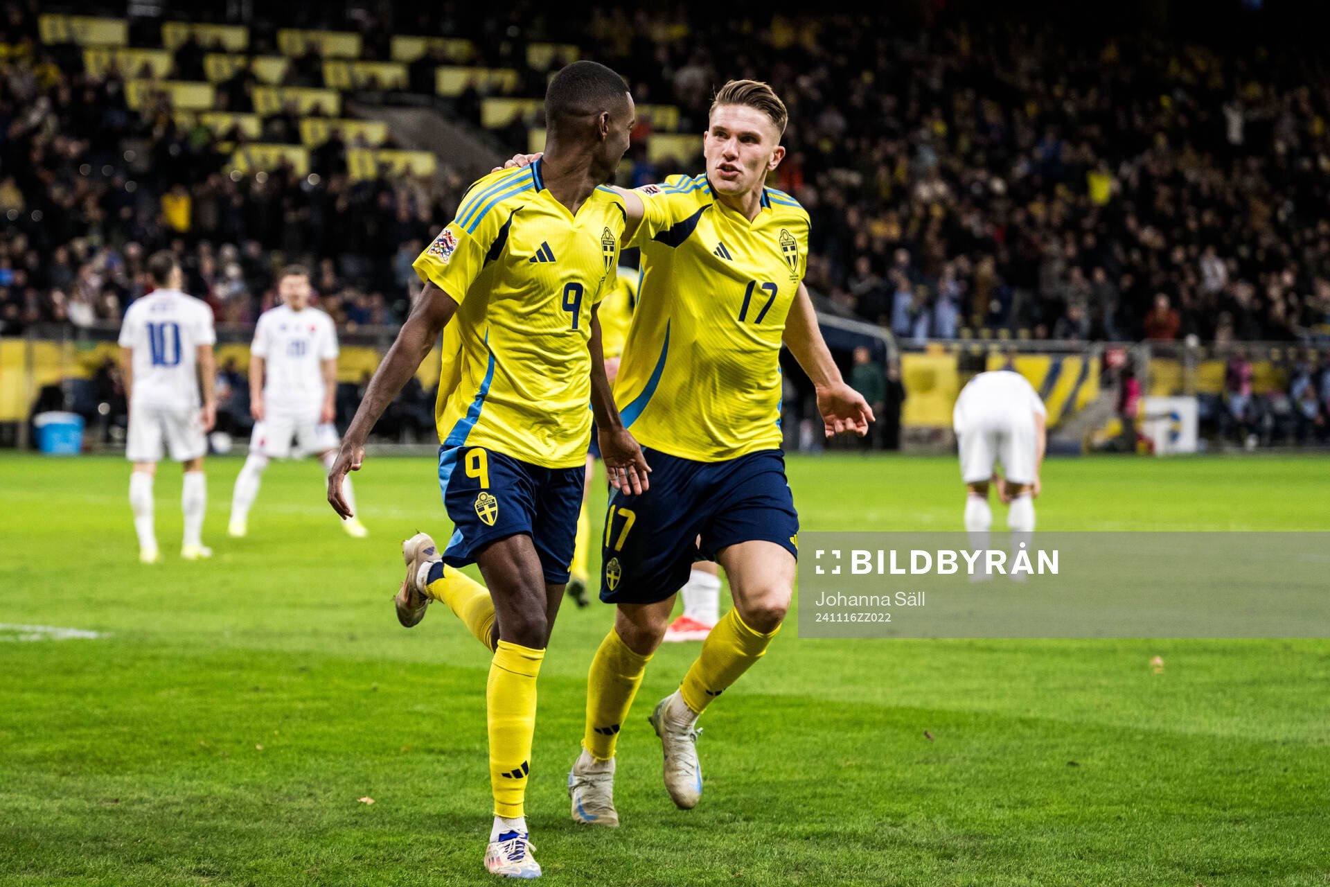 Alexander Isak and Viktor Gyökeres of Sweden celebrate 2-1