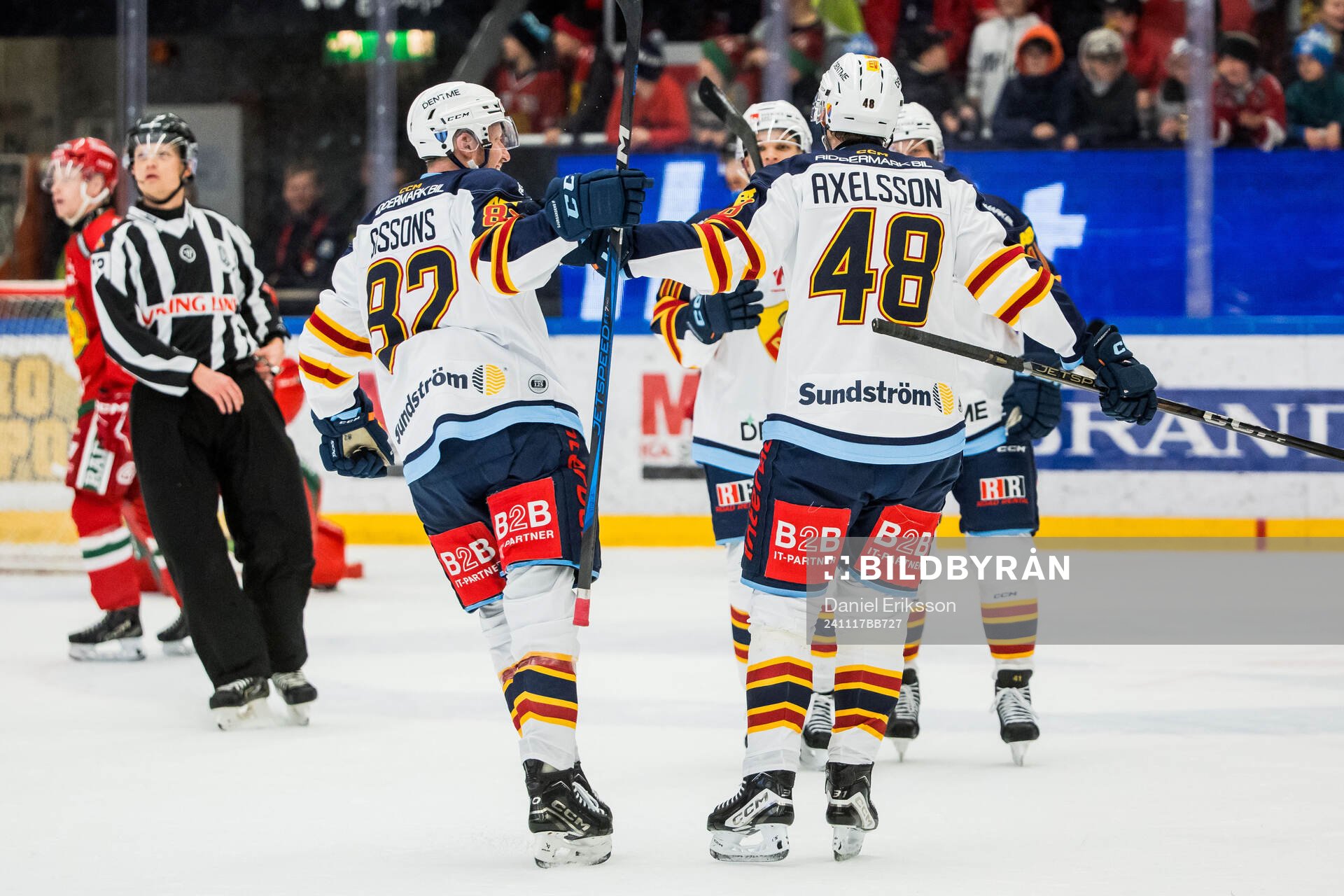 Djurgårdens Colby Sissons och Dick Axelsson jublar