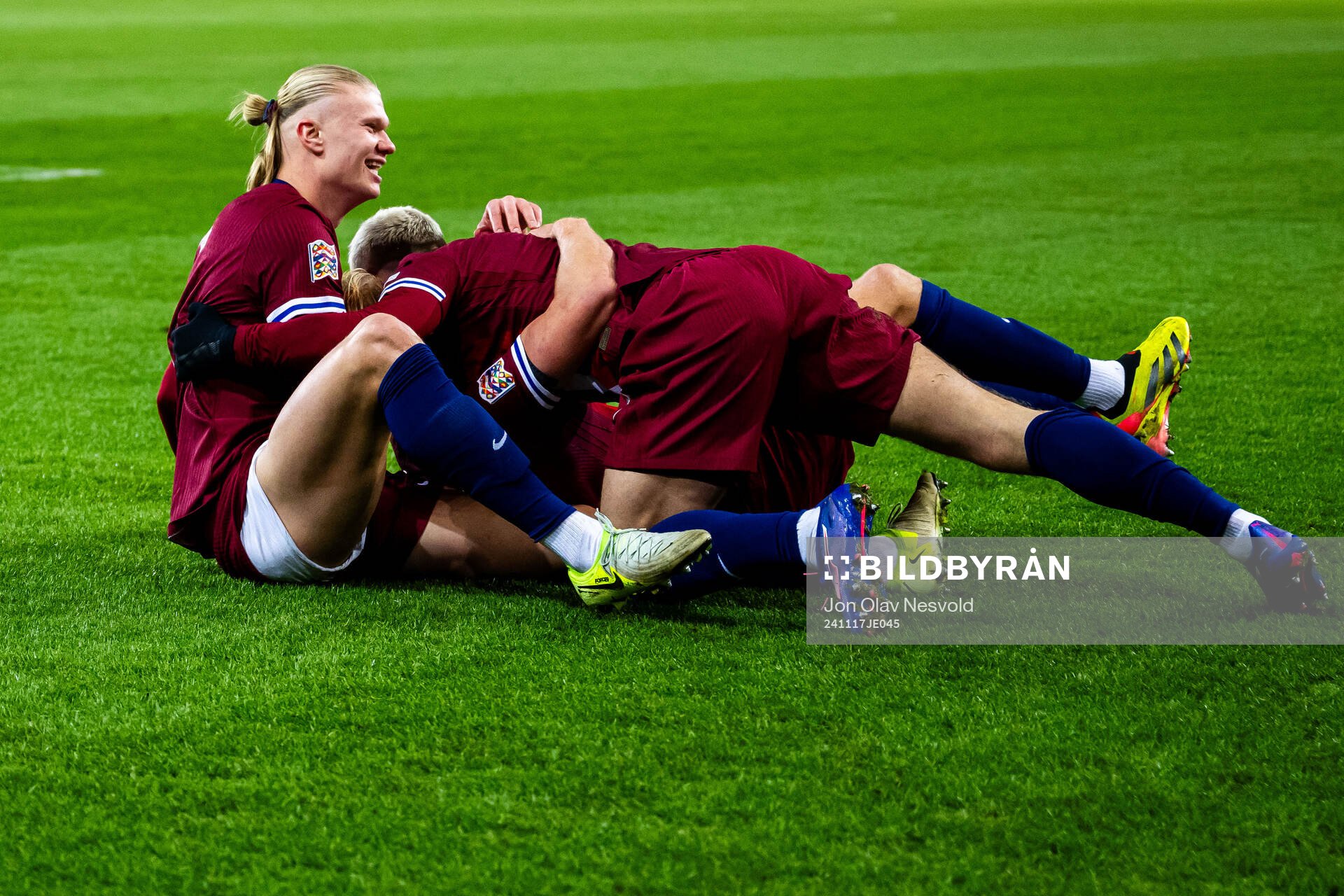Erling Braut Haaland of Norway celebrates 1-0 with teammates