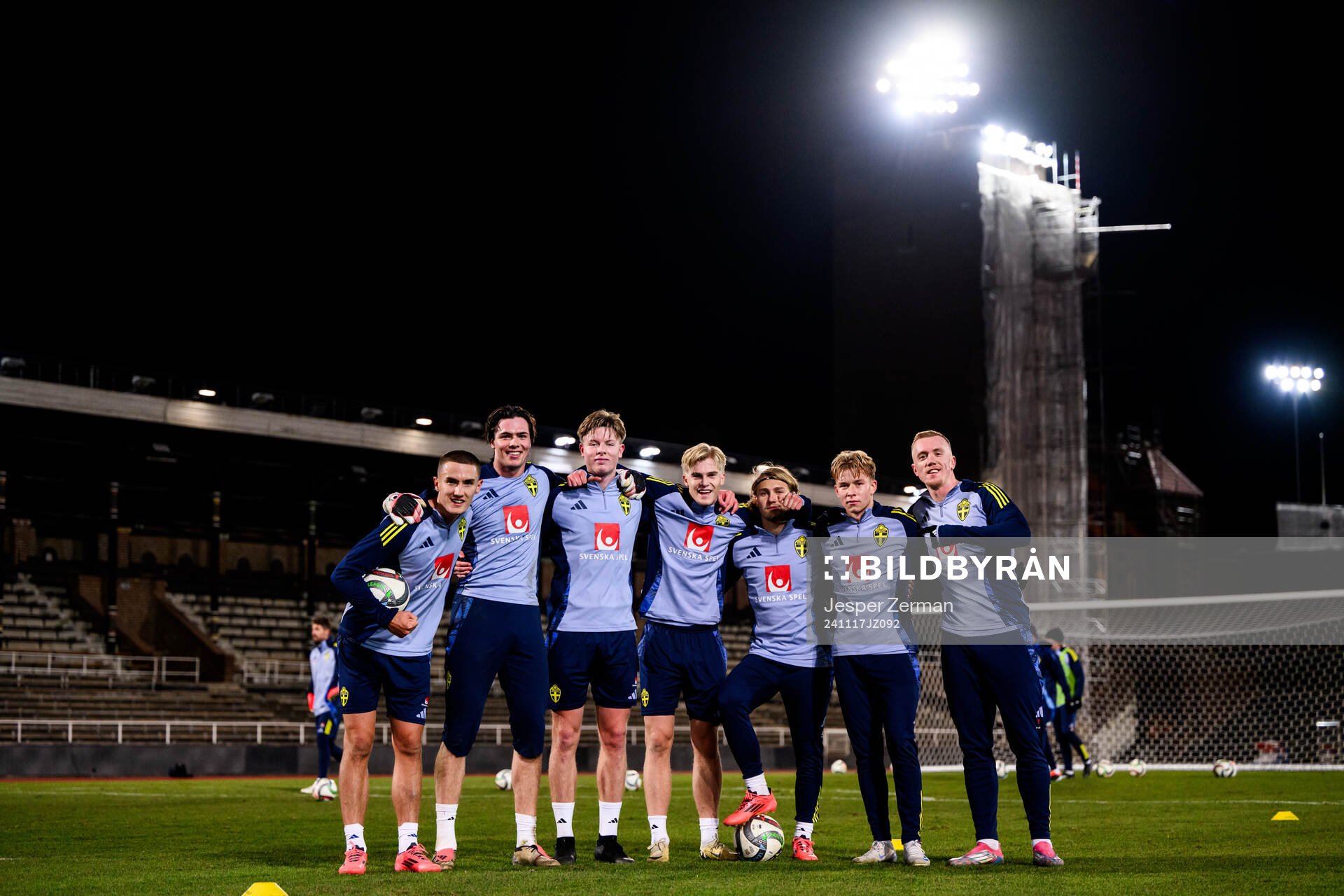 Gustaf Lagerbielke, goalkeeper Jacob Widell Zetterström, Nils Zätterström, Lucas Bergvall, Sebastian Nanasi, Daniel Svensson and Isac Lidberg of the Swedish men's football national team at a training session on November 17, 2024 in Stockholm. 