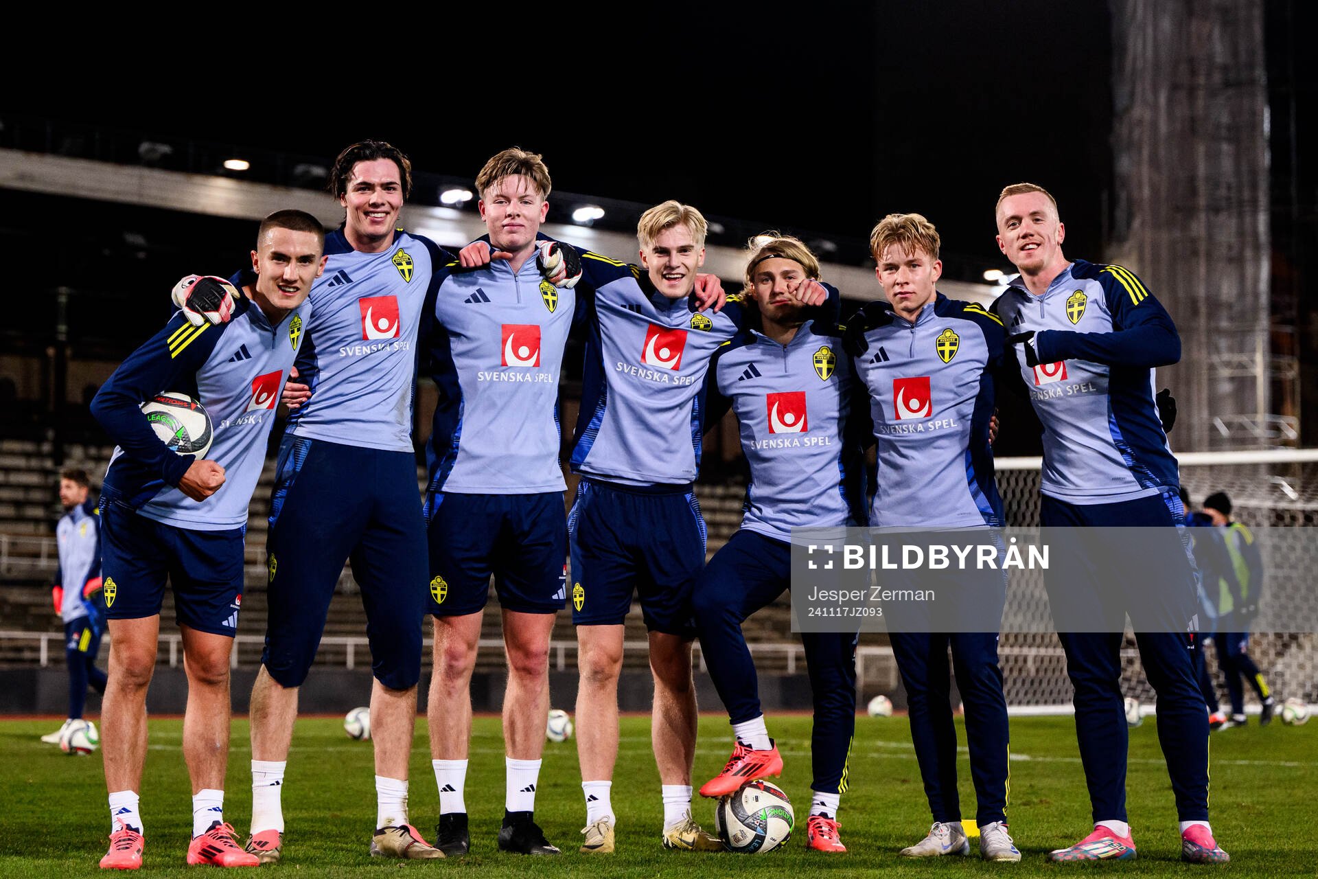Gustaf Lagerbielke, goalkeeper Jacob Widell Zetterström, Nils Zätterström, Lucas Bergvall, Sebastian Nanasi, Daniel Svensson and Isac Lidberg of the Swedish men's football national team at a training session on November 17, 2024 in Stockholm. 