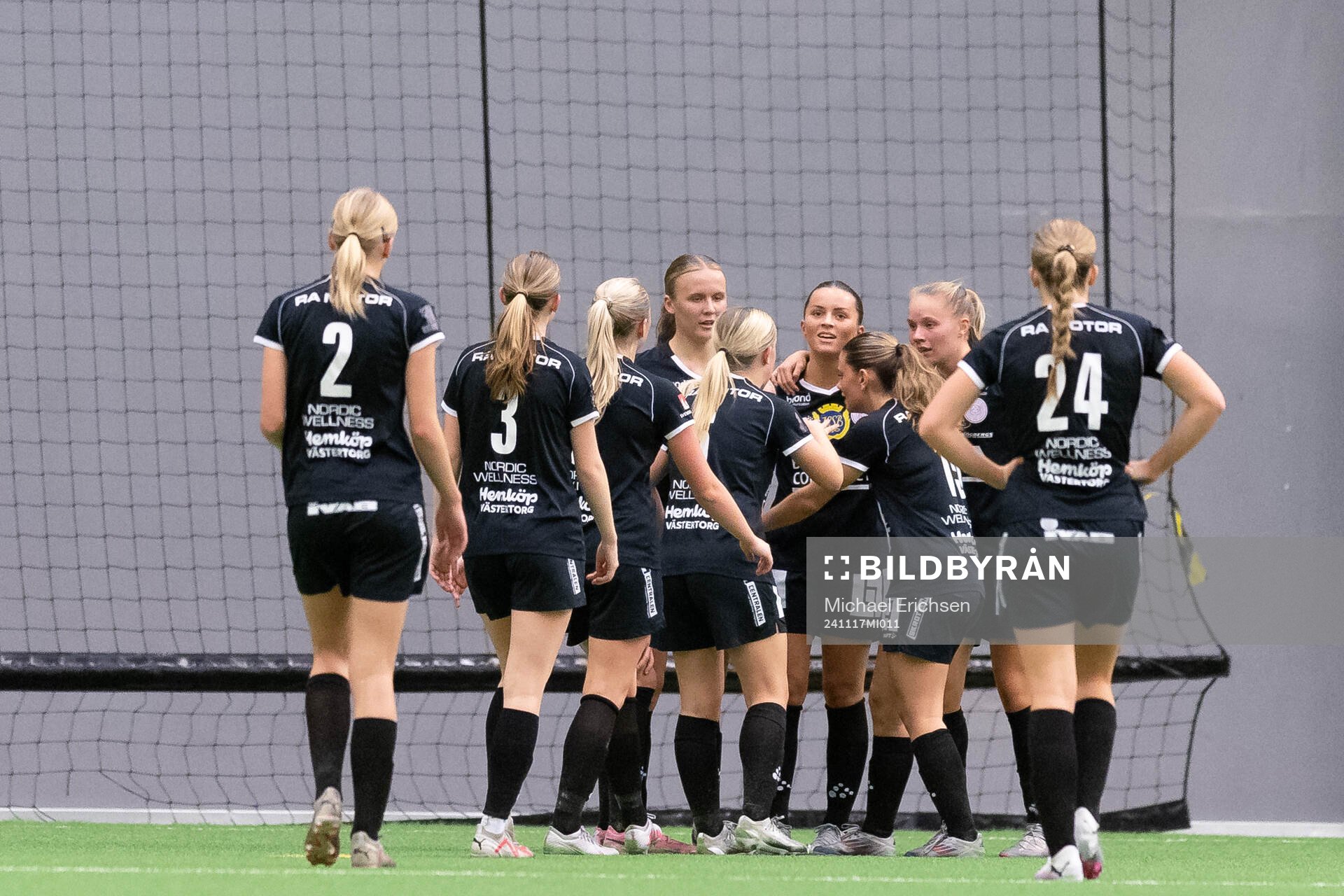 Uppsalas Stina Leffler jublar efter 1-1 under F17 SM-finalen i fotboll mellan IFK Göteborg och IK Uppsala den 17 november 2024 i Göteborg. 
