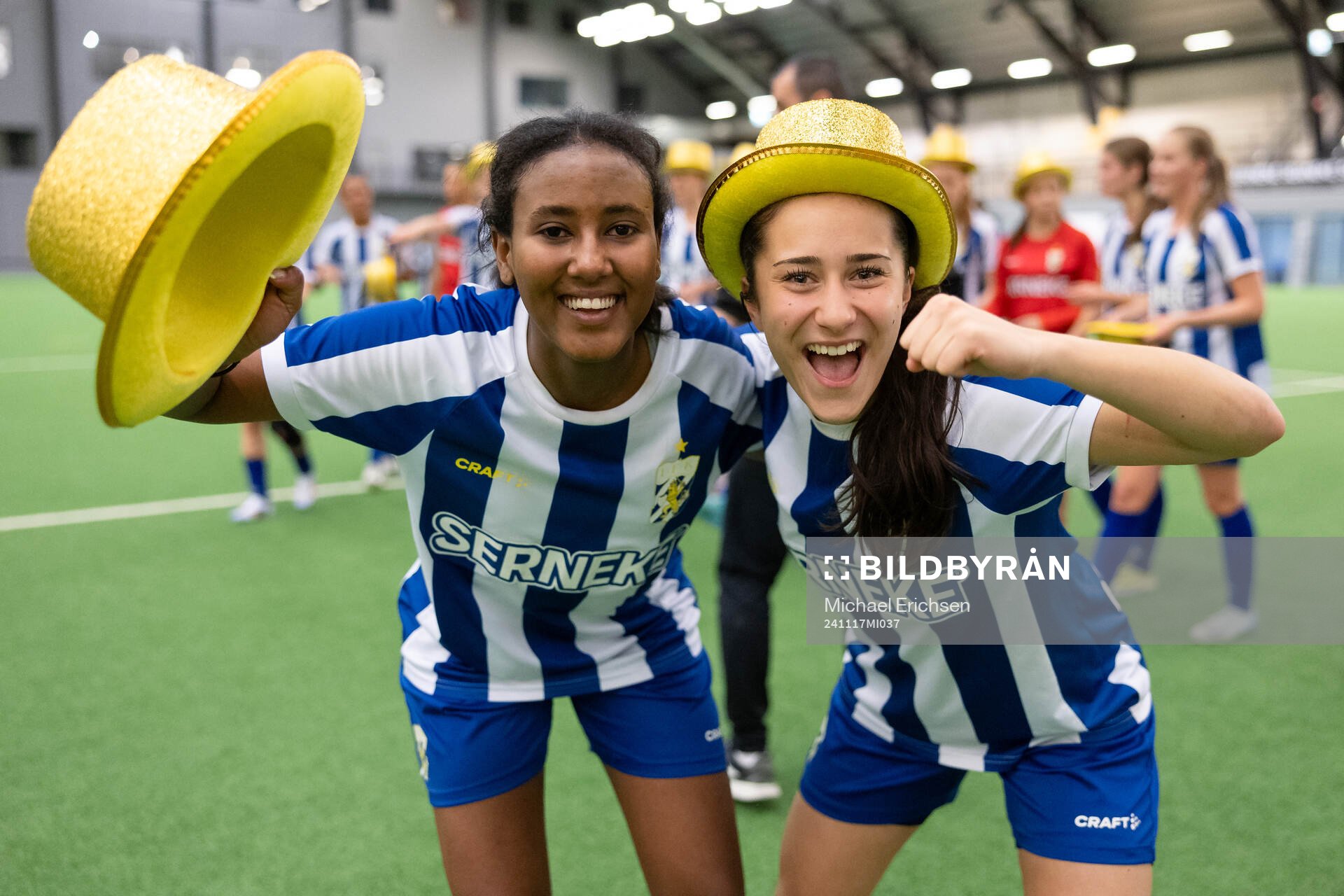 IFK Göteborgs Saron Berhe och Emily Svantesson jublar