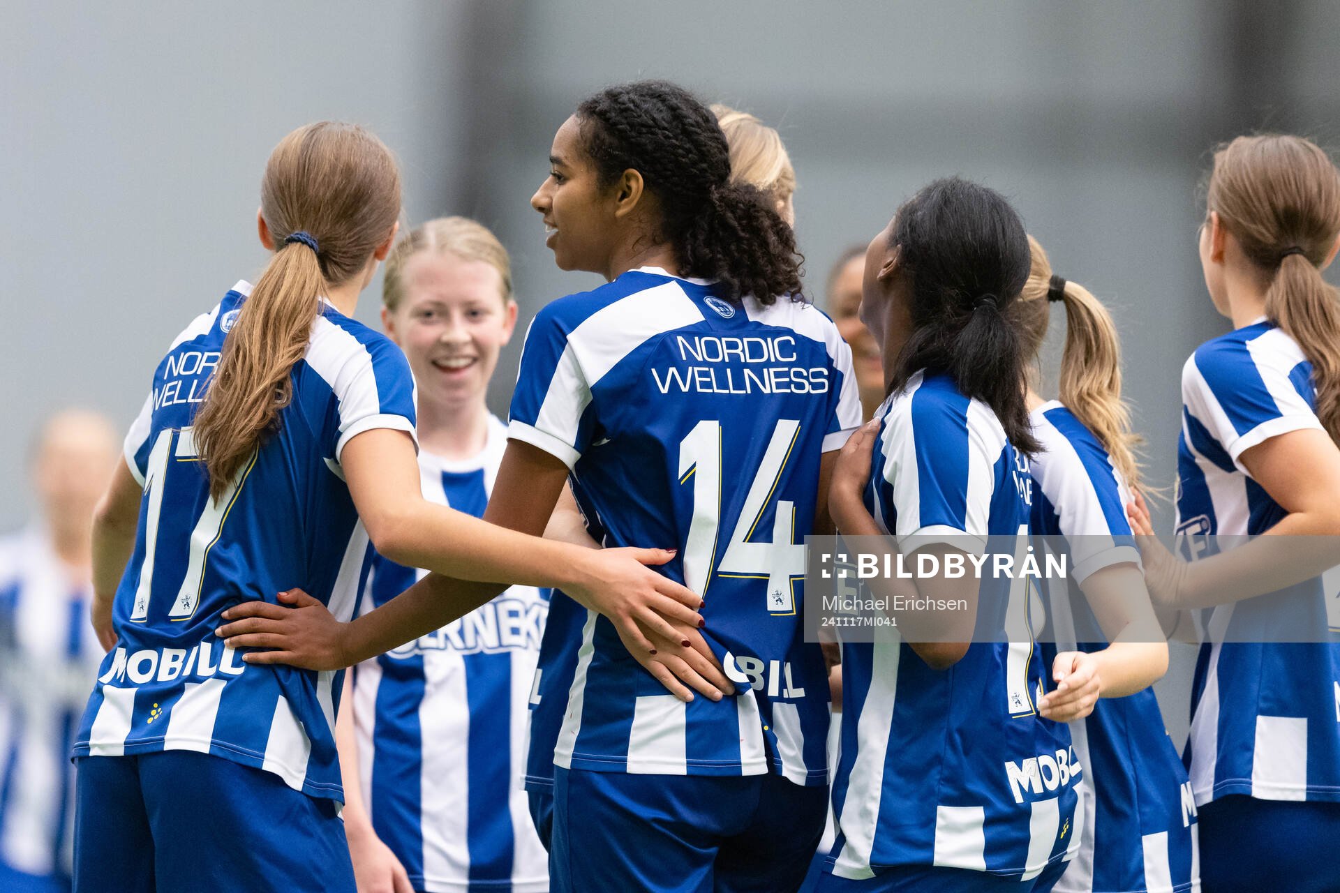IFK Göteborgs Josan Semere Melake jublar med lagkamrater efter 5-1 under F17 SM-finalen i fotboll mellan IFK Göteborg och IK Uppsala den 17 november 2024 i Göteborg.