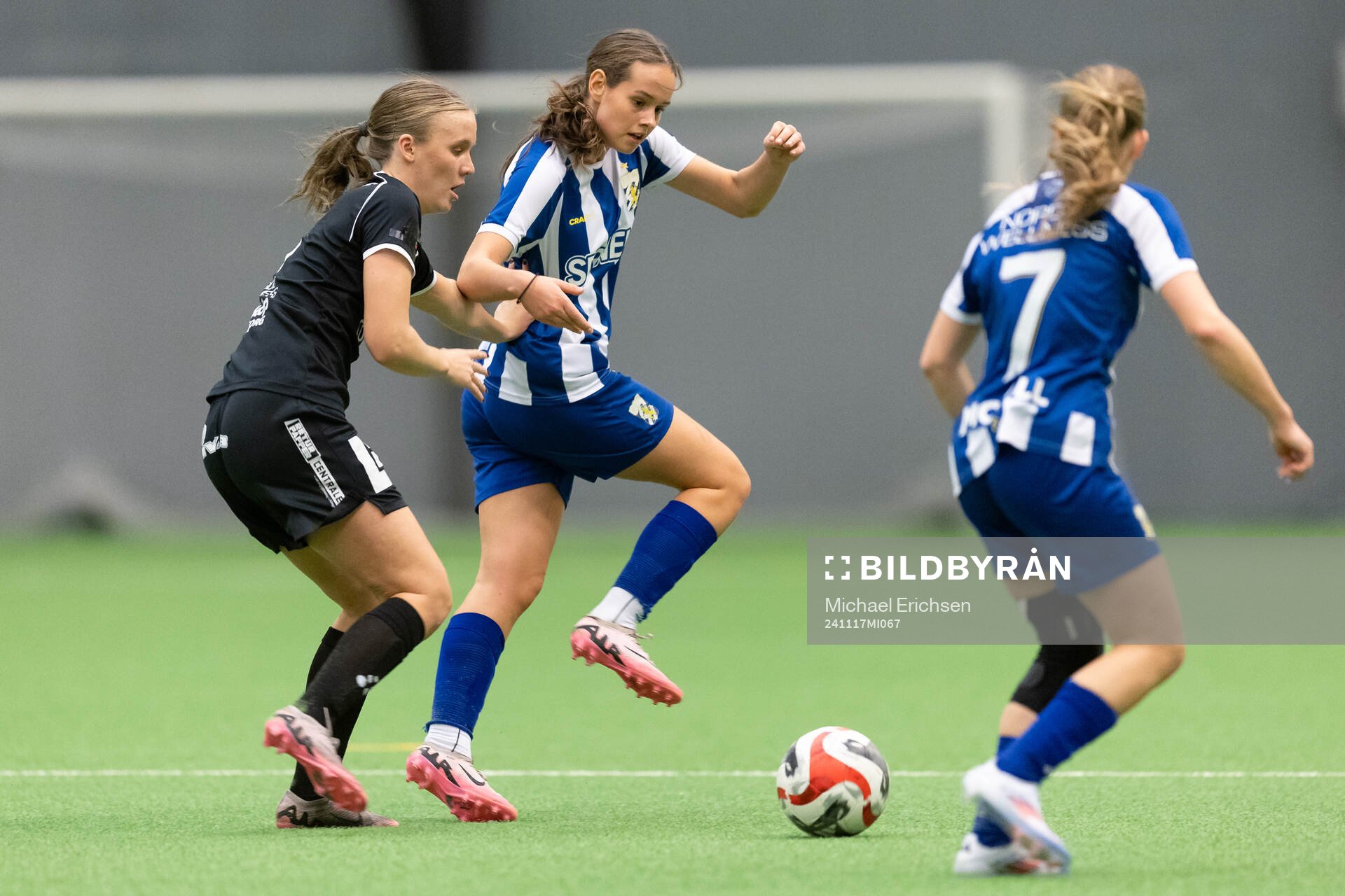 IFK Göteborgs Edith Adolfsson under F17 SM-finalen i fotboll mellan IFK Göteborg och IK Uppsala den 17 november 2024 i Göteborg. 