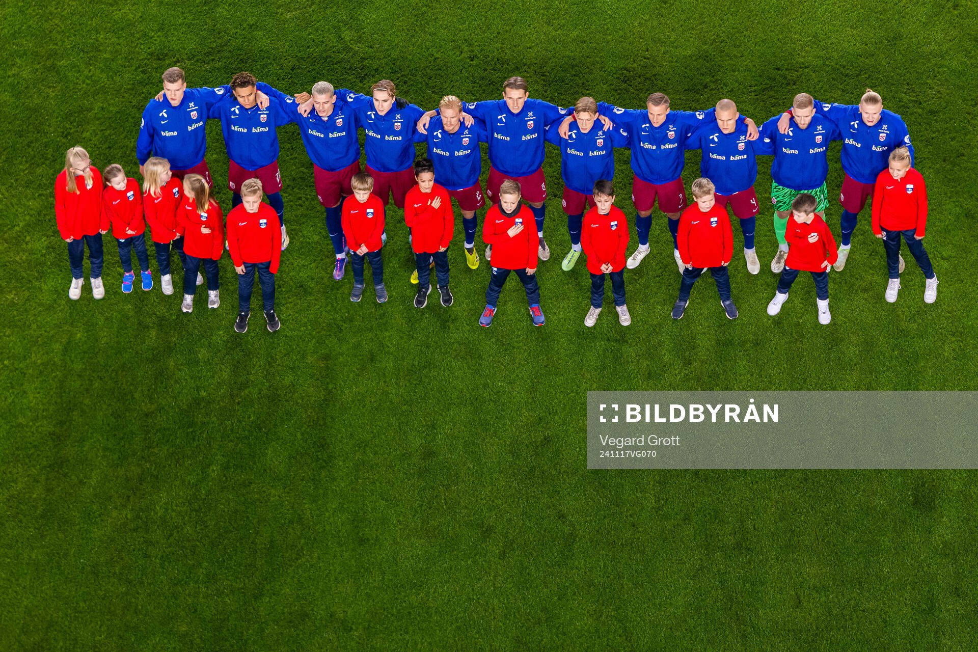 Players of Norway line up