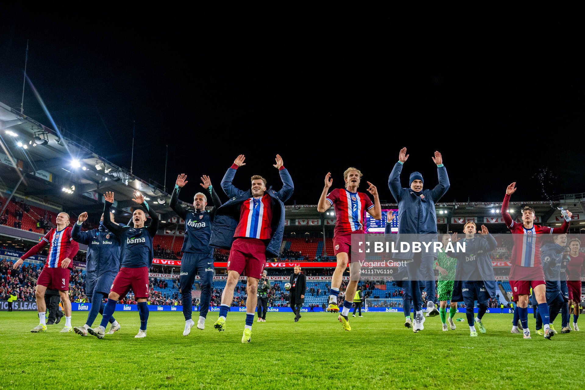 Leo Østigård, Aron Dønnum, Alexander Sørloth, Morten Thorsby, Kristian Thorstvedt and players of Norway after the Nations League football match between Norway and Kazakhstan on November 17, 2024 in Oslo.