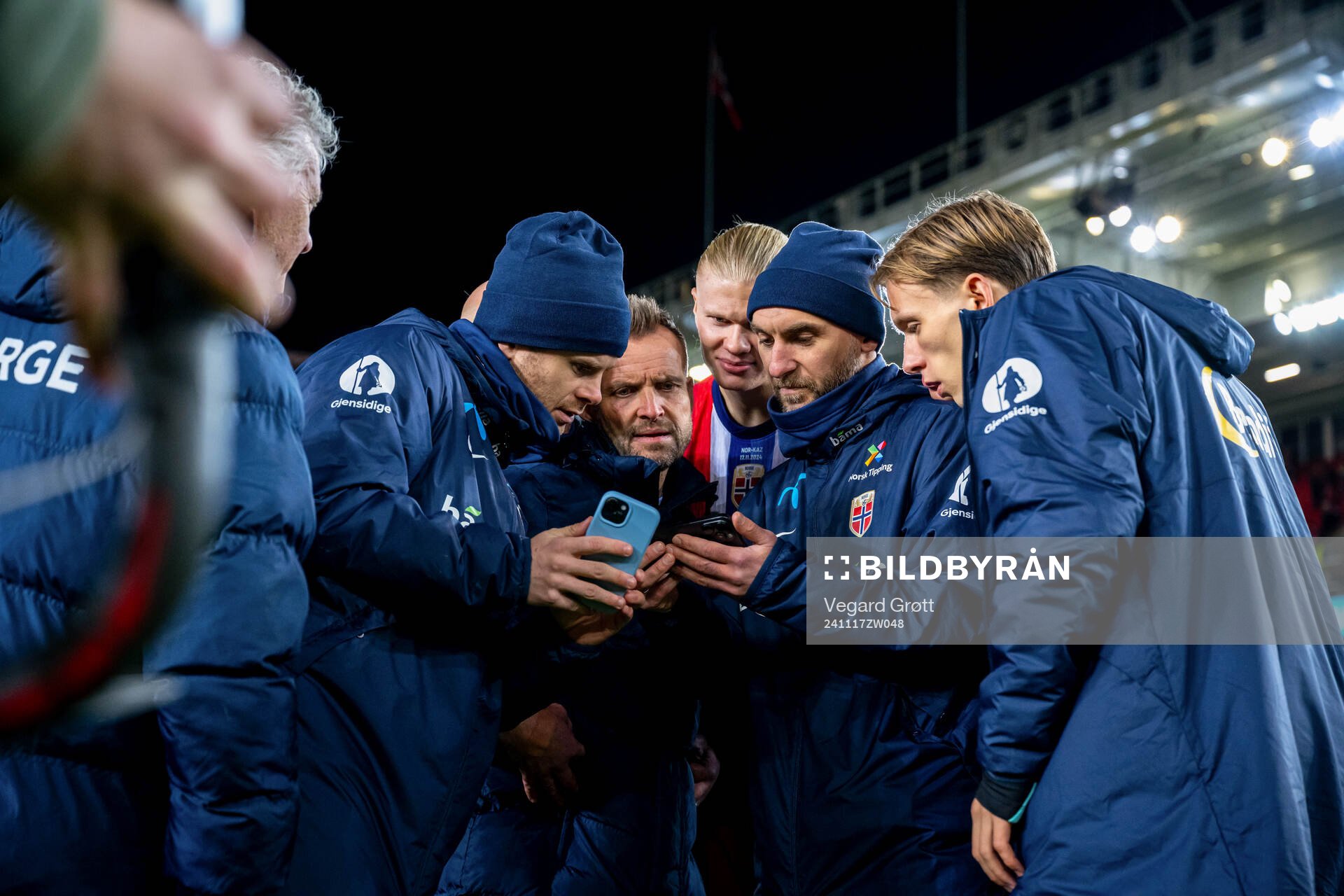Kit manager Erik Hulleberg, manual therapist Thomas Ødegaard, Erling Braut Haaland, kit manager Sigurd Ertsås and Marcus Holmgren Pedersen of Norway watching on a phone after the Nations League football match between Norway and Kazakhstan on November 17, 2024 in Oslo.