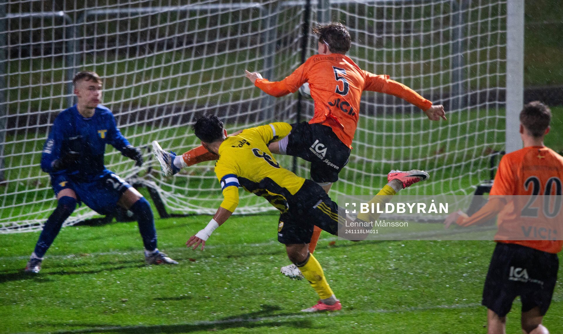 IFK Hässleholms Jan Alsalo gör 2–0 och jublar i kvalmatchen för U19 mellan IFK Hässleholm och Torns IF i Hässleholm 18 november 2024.