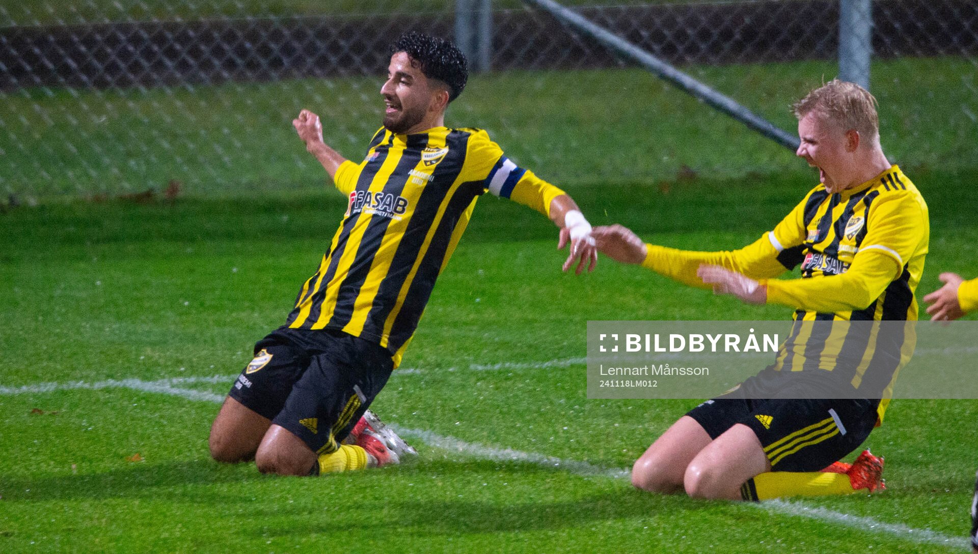 IFK Hässleholms Jan Al Salo gör 2–0 och jublar ikapp med 2-målsskytten Linus Roslund kvalmatchen för U19 mellan IFK Hässleholm och Torns IF i Hässleholm 18 november 2024.