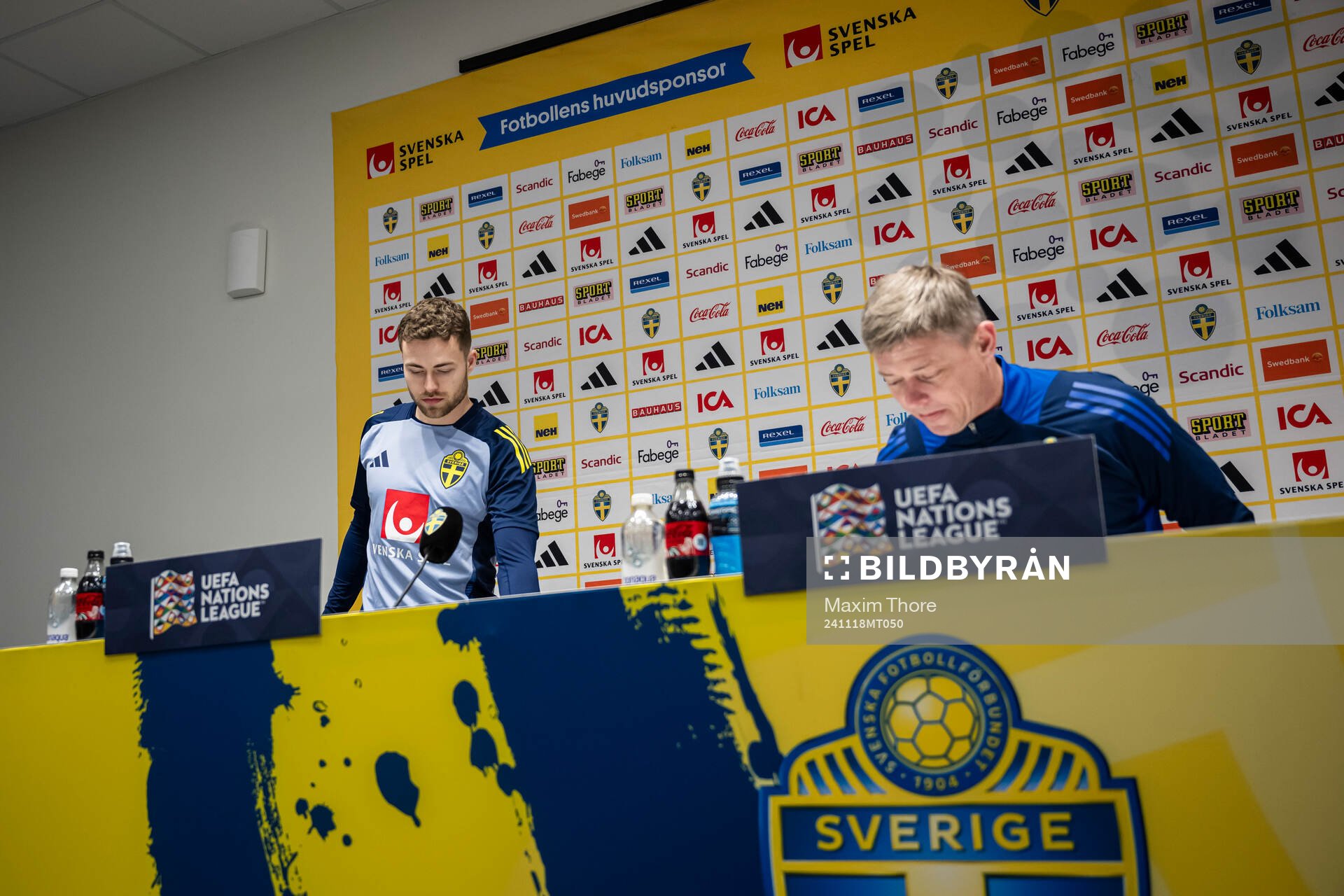 Gabriel Gudmundsson and head coach Jon Dahl Tomasson of the