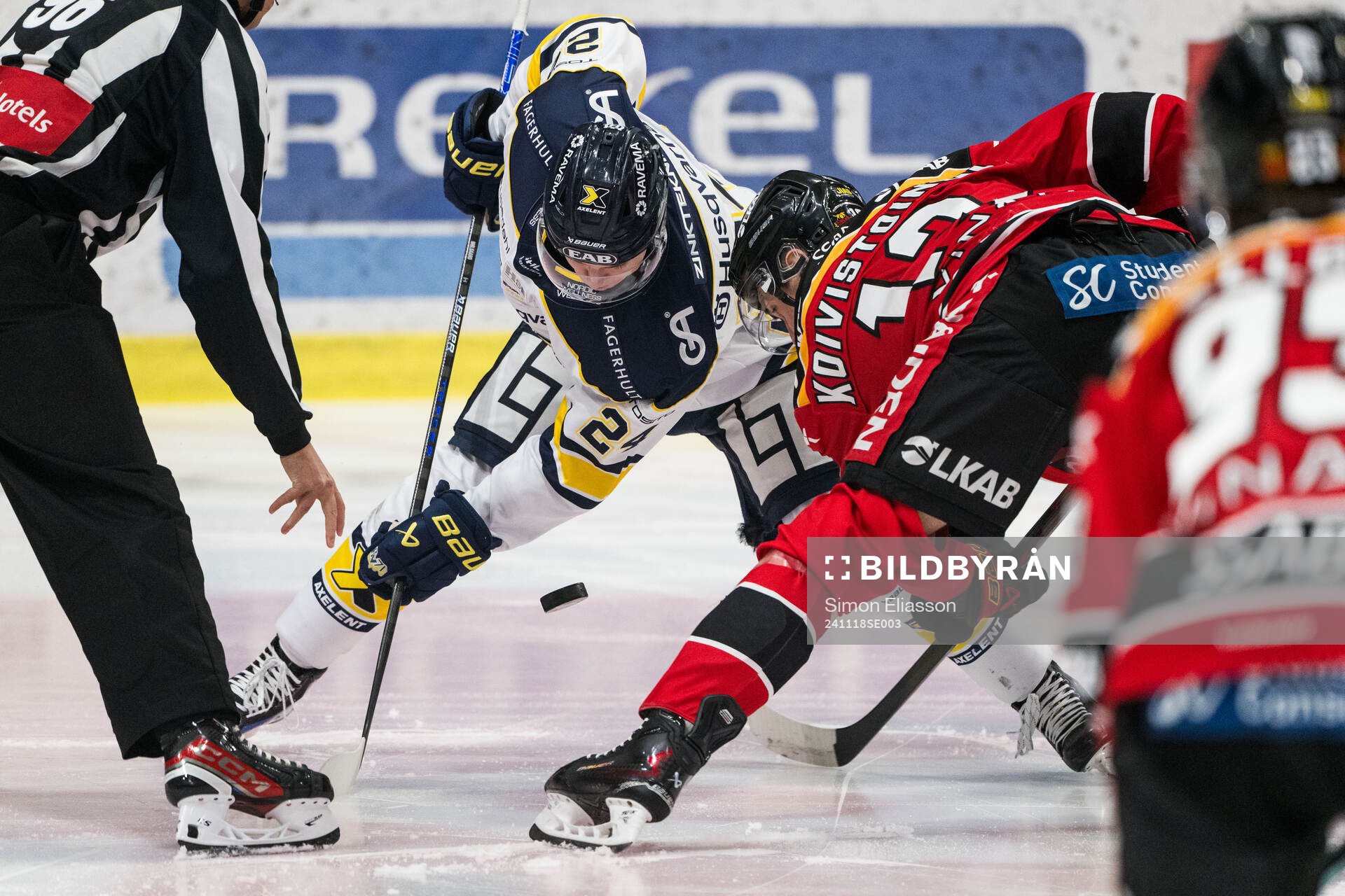 HV71s Oscar Fisker Molgaard och Luleås Eetu Koivistoinen