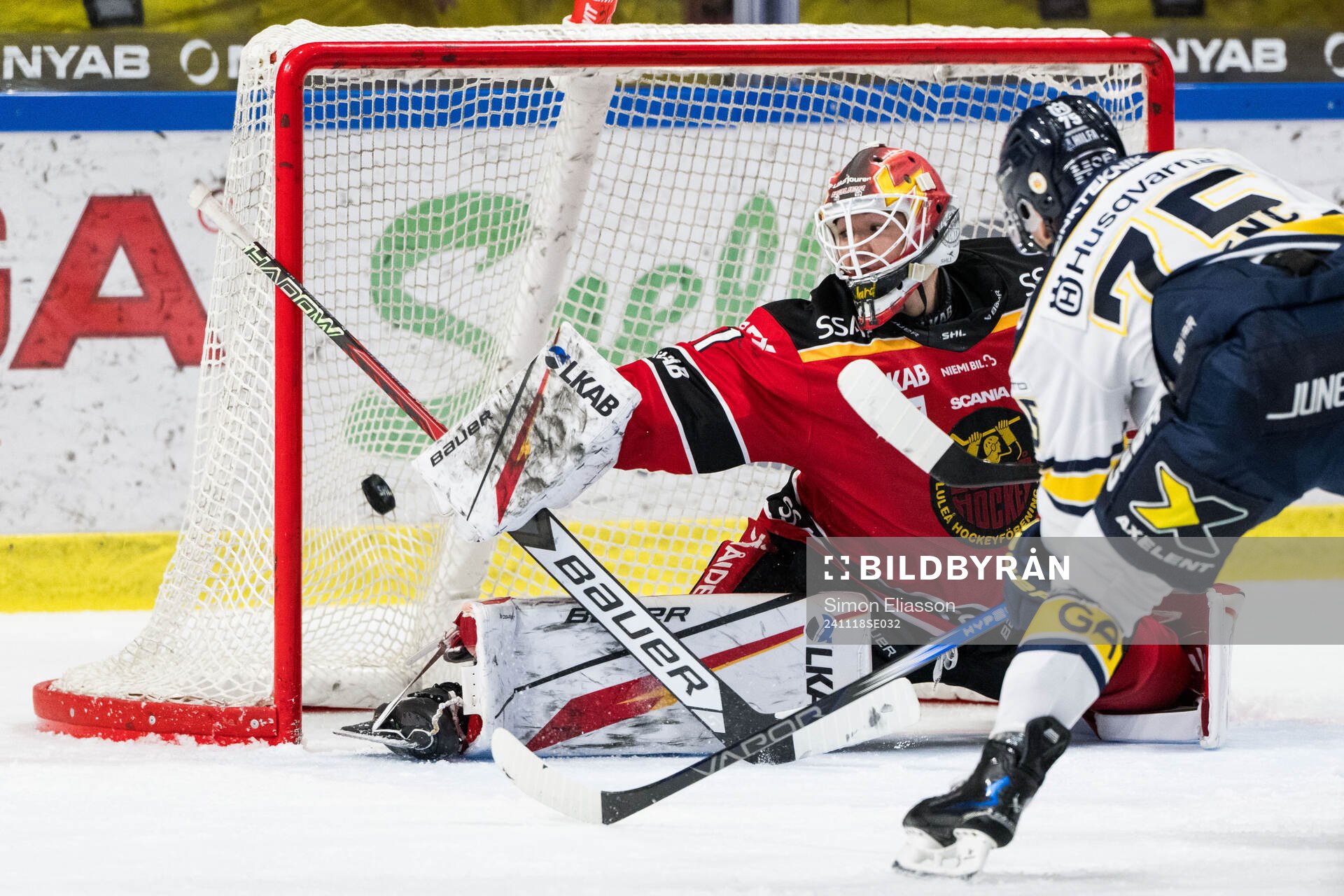 HV71s Radan Lenc gör 3-1 bakom Luleås målvakt Matteus