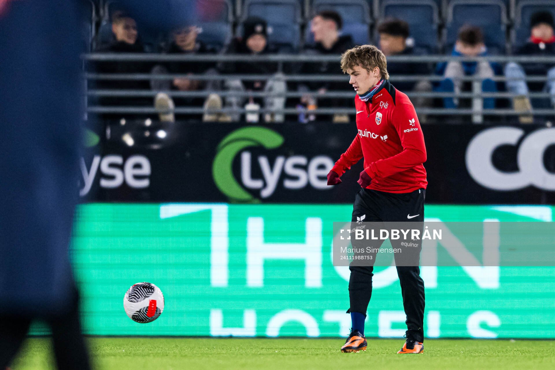 Isak Hansen-Aarøen of Norway warms up