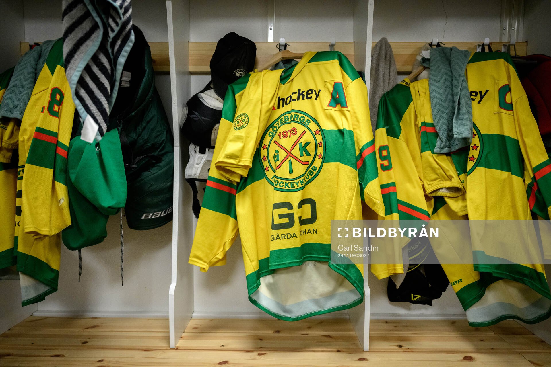 s matchtröja i omklädningsrummet