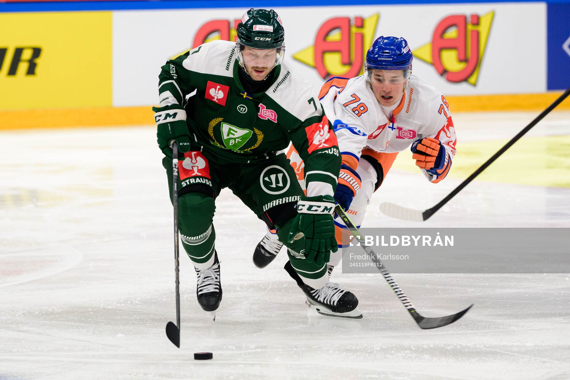 Axel Bergqvist of Färjestad and Benjamin Rautiainen of