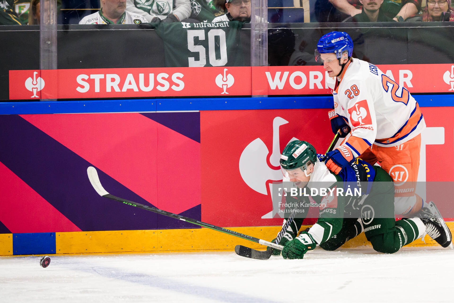 Oscar Steen of Färjestad  and Otto Leskinen of Tappara