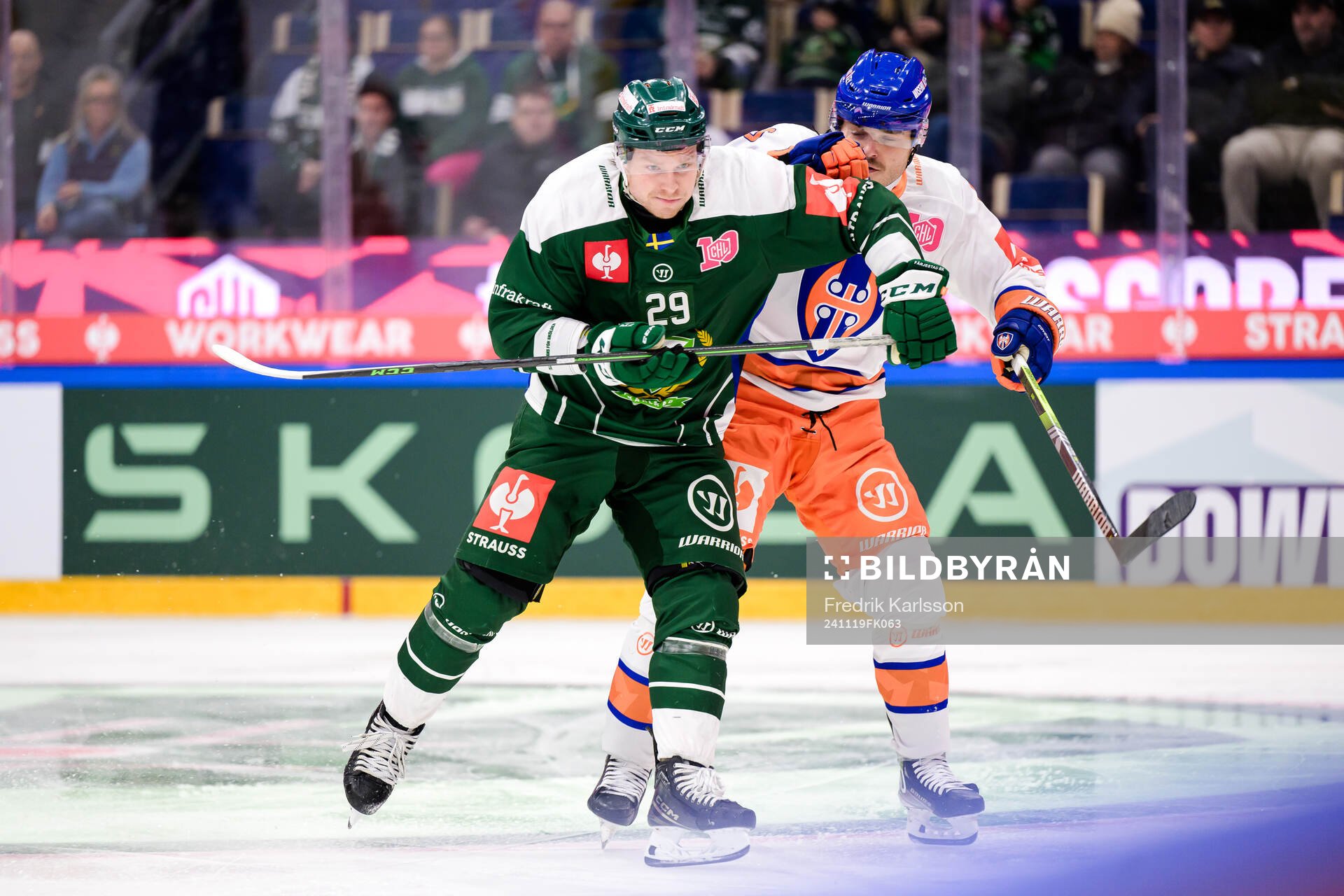 Oscar Steen of Färjestad and Ruben Rafkin of Tappara