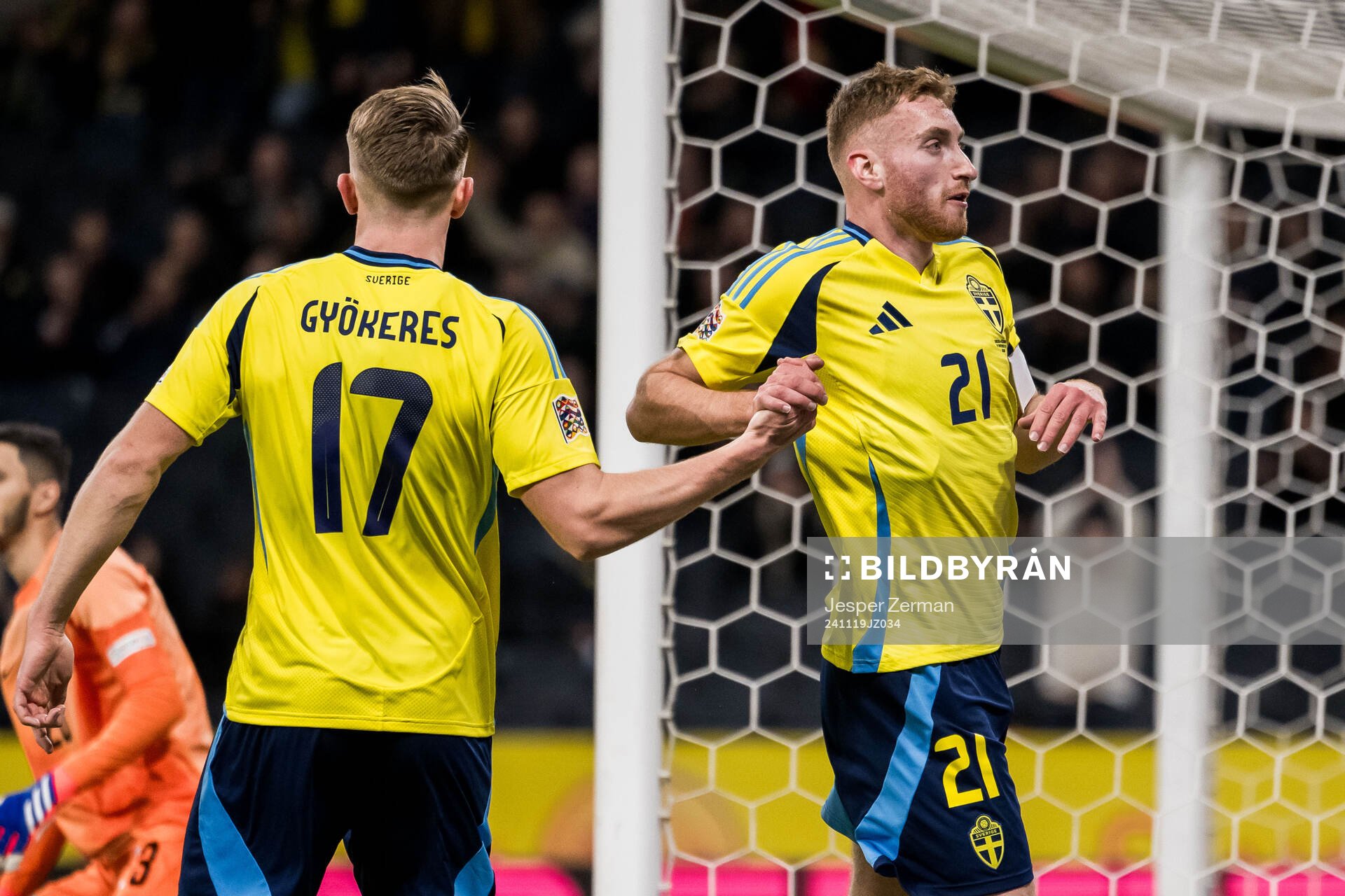 Dejan Kulusevski of Sweden celebrates with Viktor Gyökeres