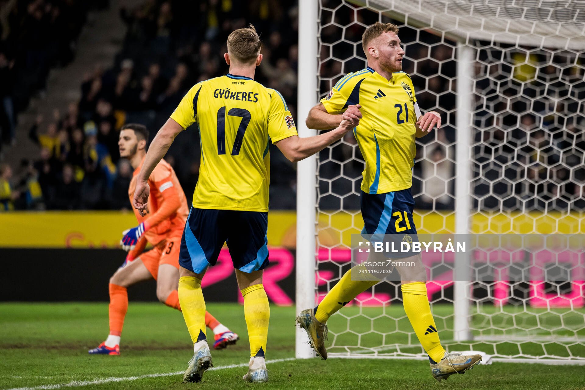Dejan Kulusevski of Sweden celebrates with Viktor Gyökeres after 1-0 during the Nations League football match between Sweden and Azerbaijan on November 19, 2024 in Stockholm. 