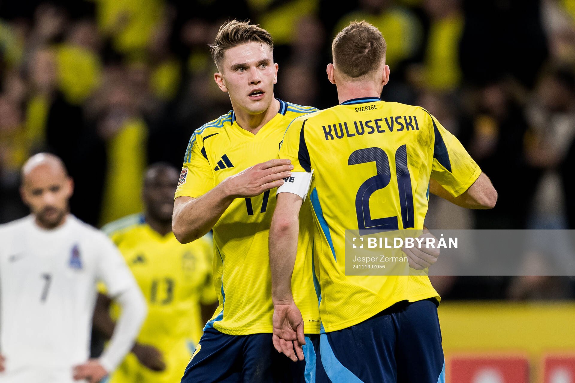 Viktor Gyökeres and Dejan Kulusevski celebrate