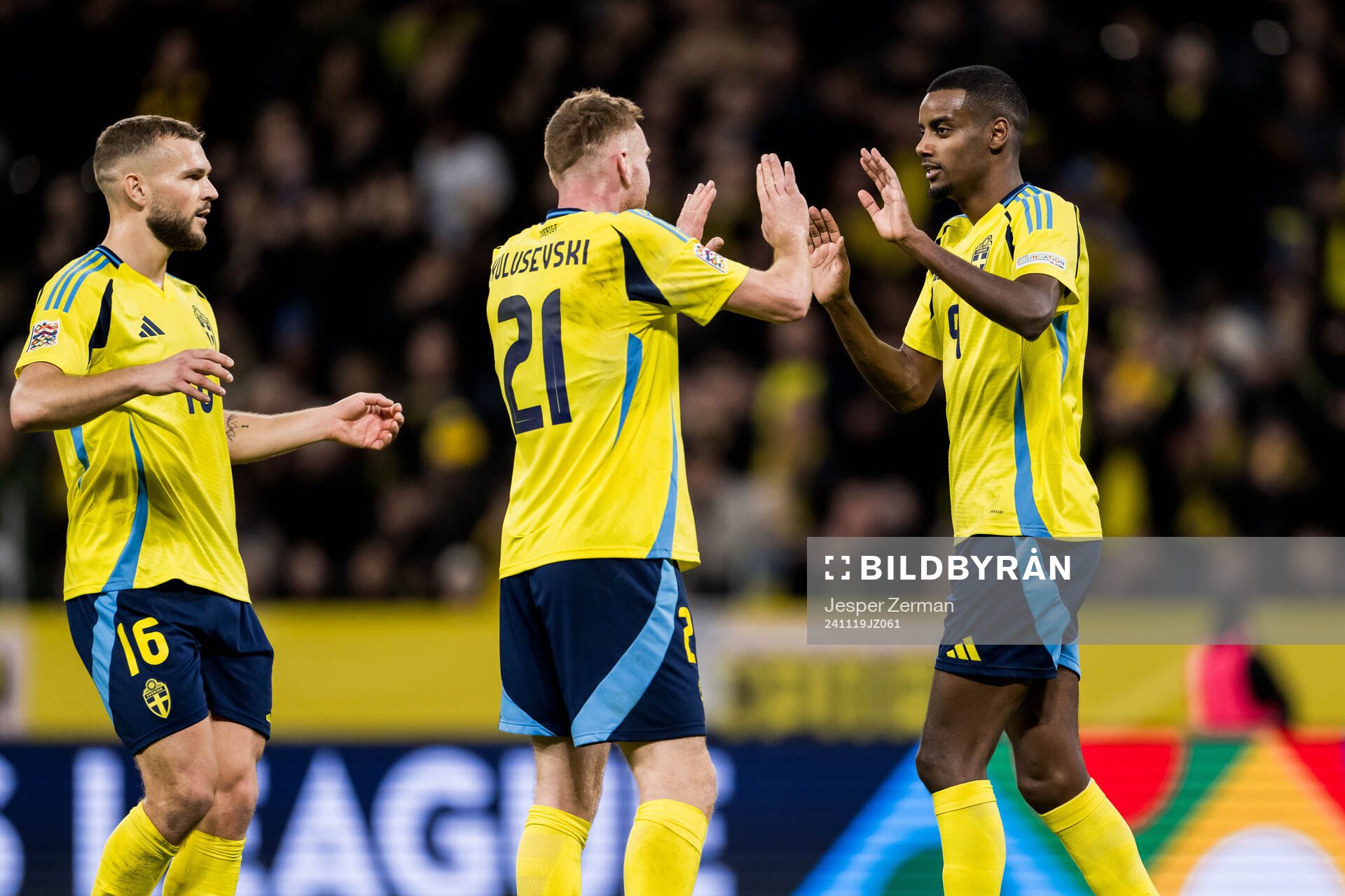 Alexander Isak of Sweden celebrates with Jesper Karlström