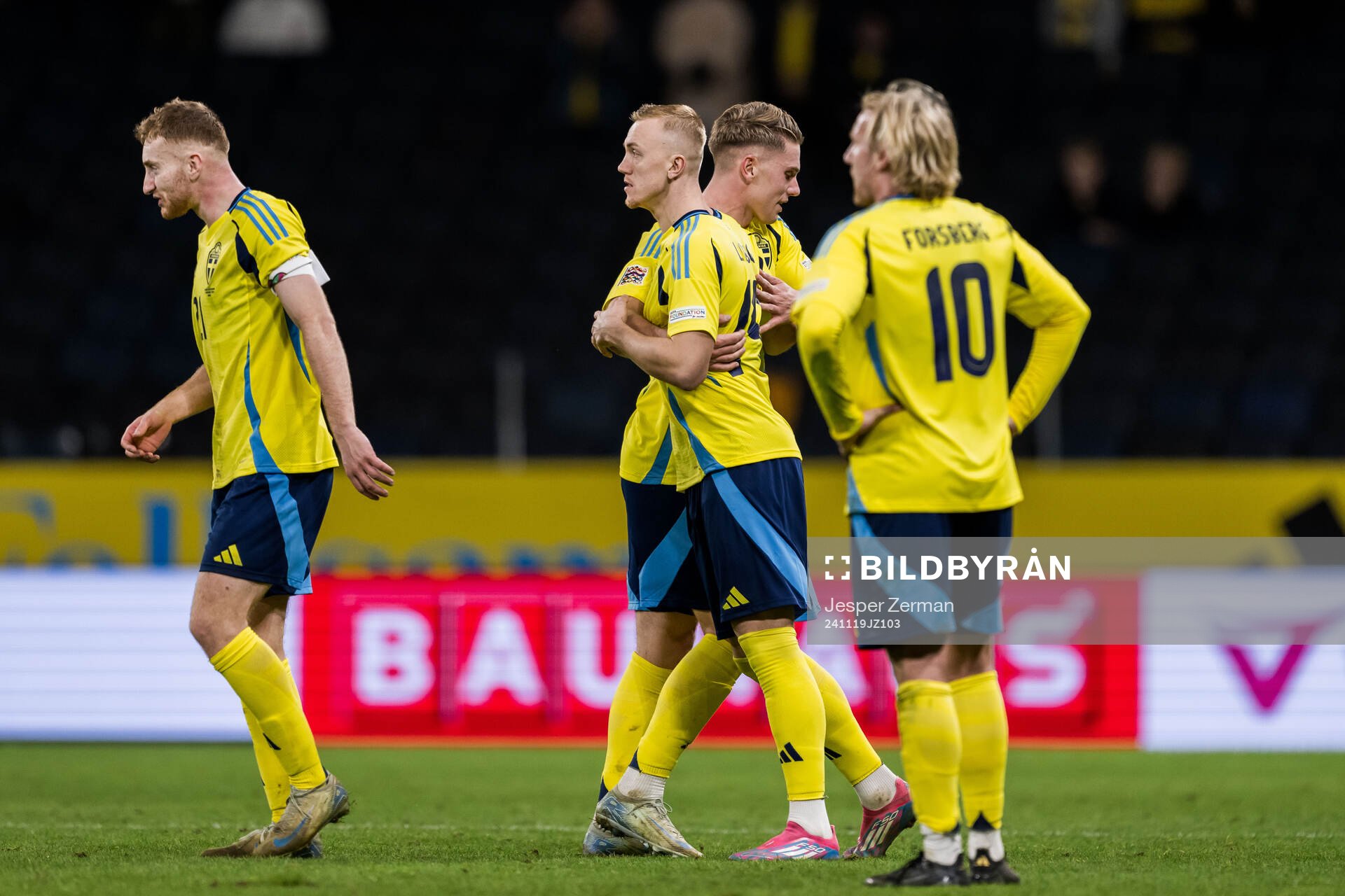 Isac Lidberg and Viktor Gyökeres of Sweden