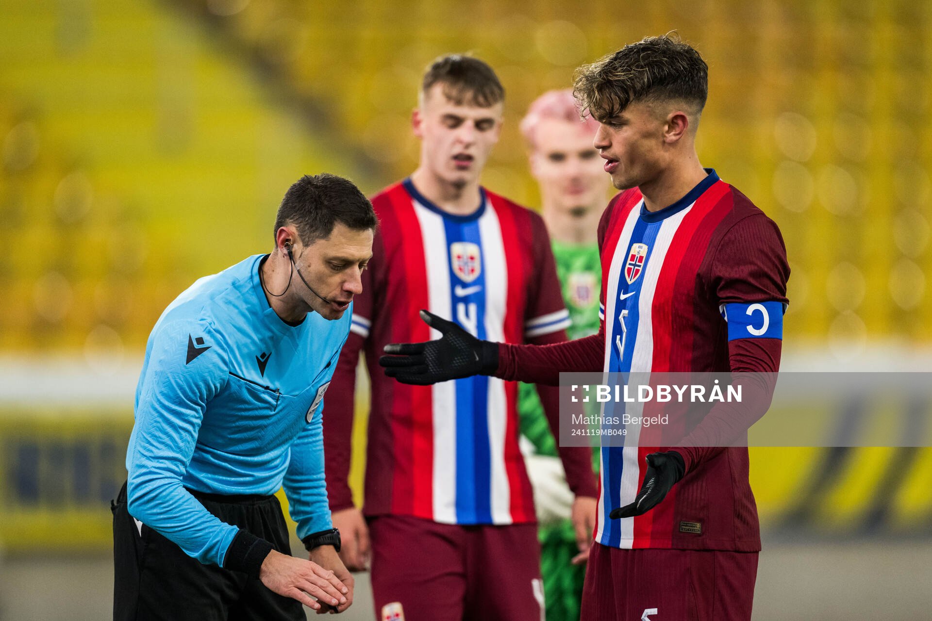 Referee David Fuxman and Aleksander Hammer Kjelsen of Norway