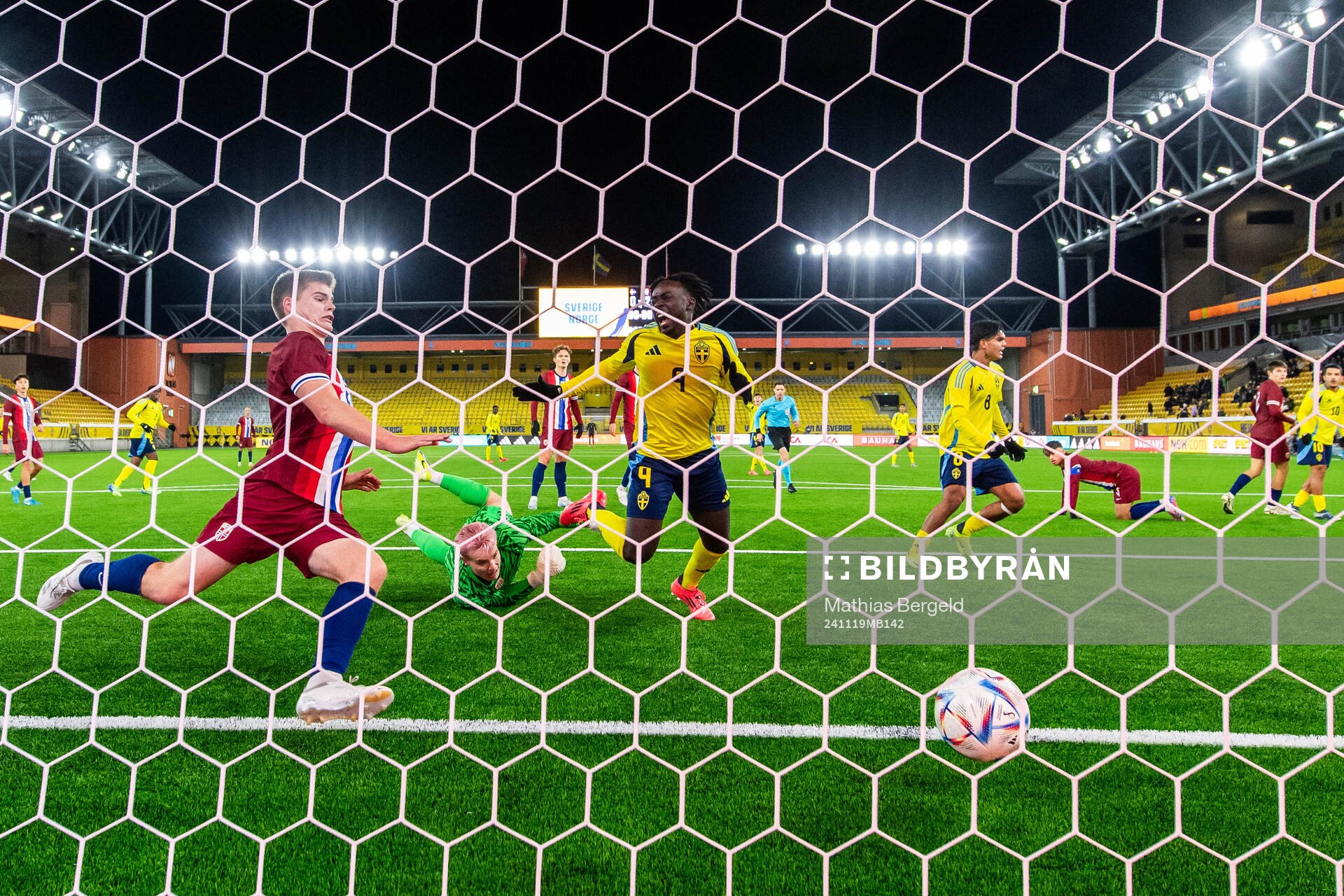 Goalkeeper Magnus Stær-Jensen and Anders Børset of Norway compete with Kalipha Jawla of Sweden as Zakaria Loukili of Sweden scores 1-2 during the under-19 Euro Qualifier football match between Sweden and Norway on November 19, 2024 in Borås.