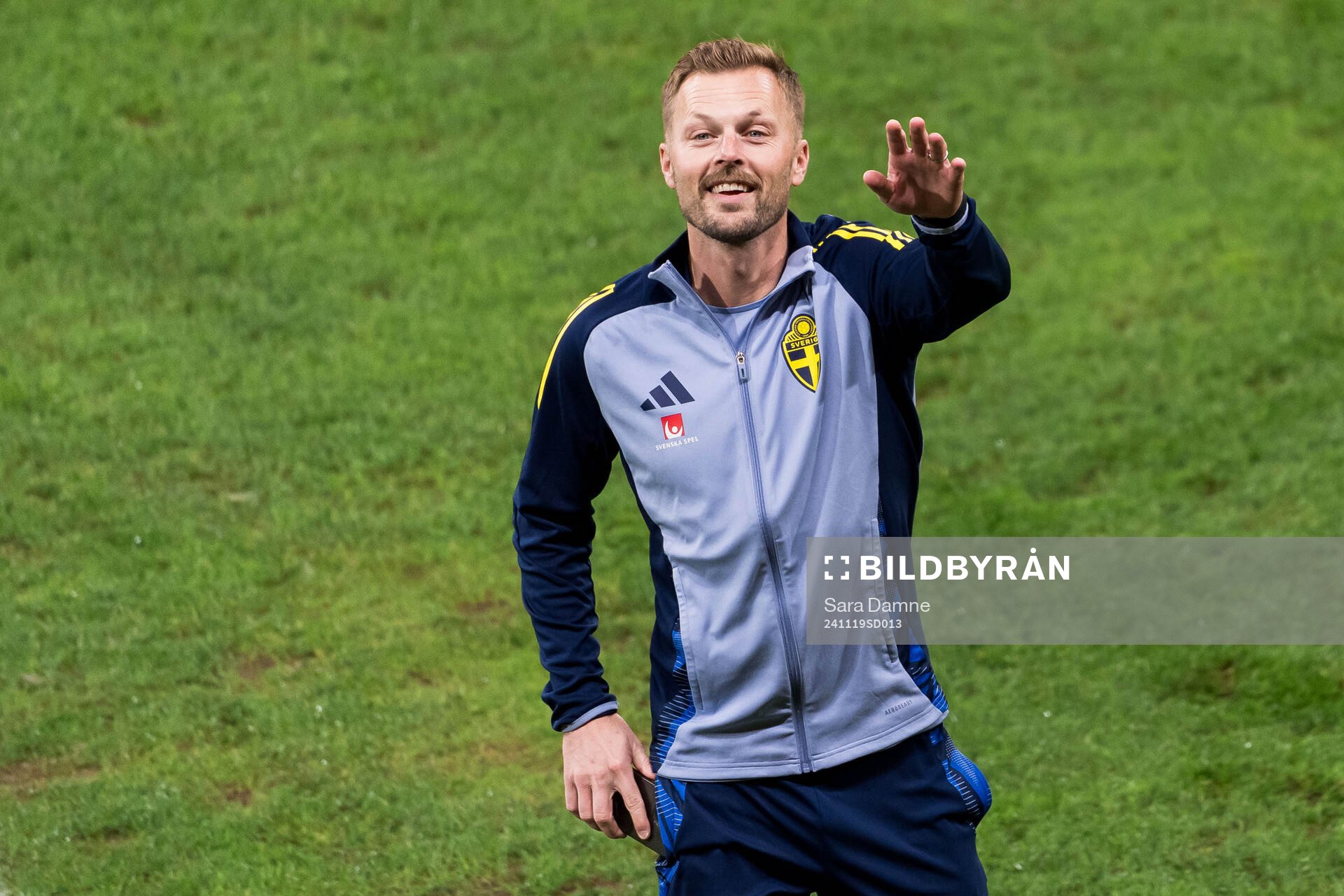 Assistant coach Sebastian Larsson of Sweden