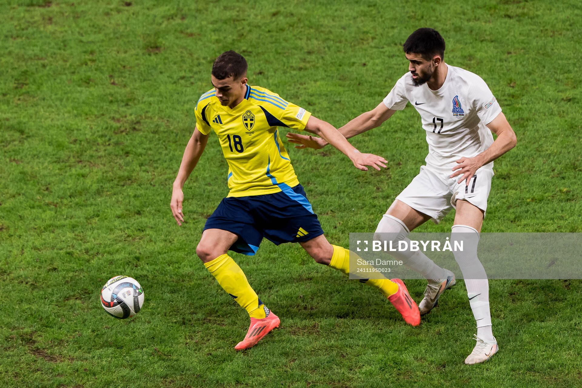 Yasin Ayari of Sweden and Turan Manafov of Azerbaijan during the Nations League football match between Sweden and Azerbaijan on November 19, 2024 in Stockholm.
