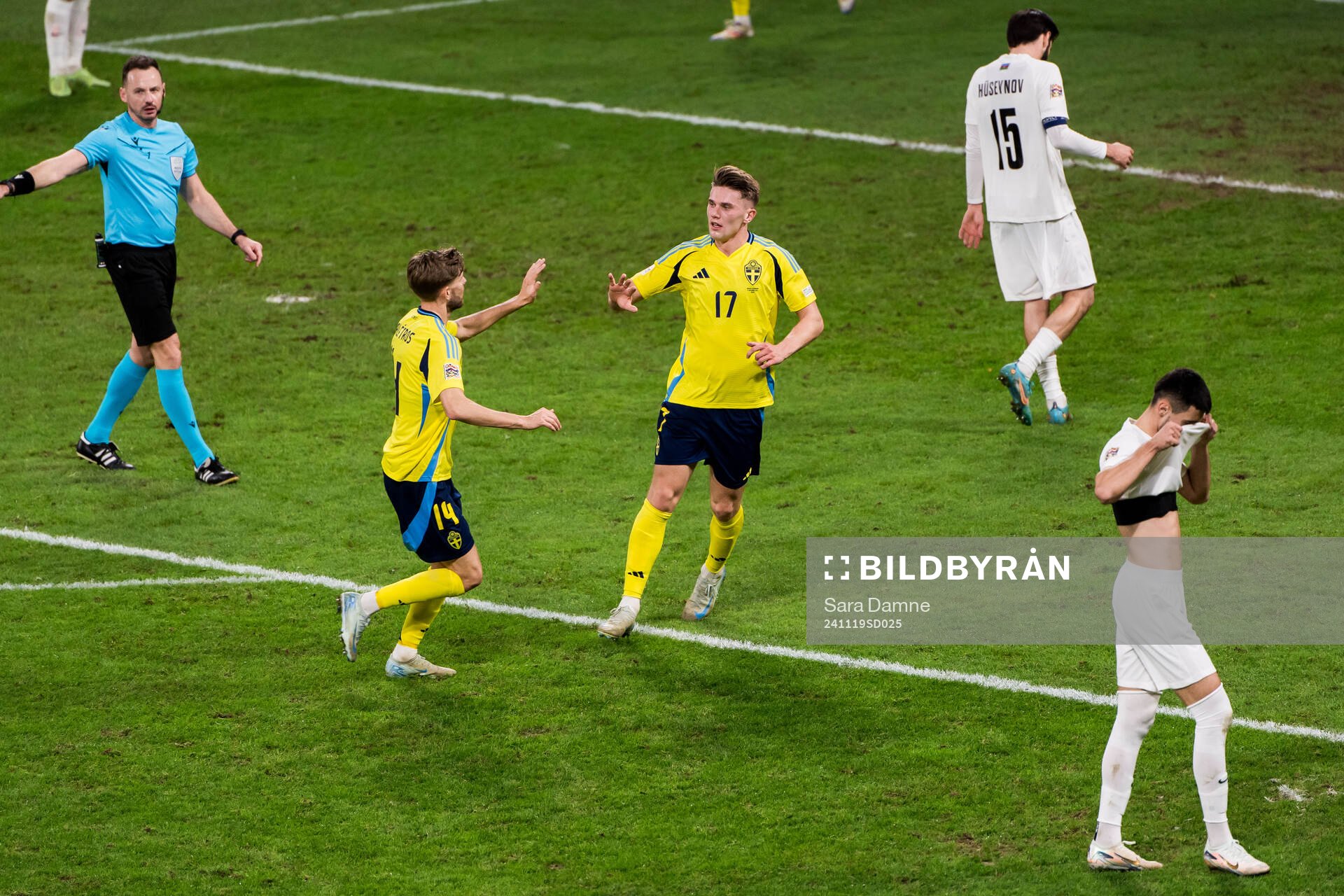 Viktor Gyökeres of Sweden celebrates with Anton Salétros