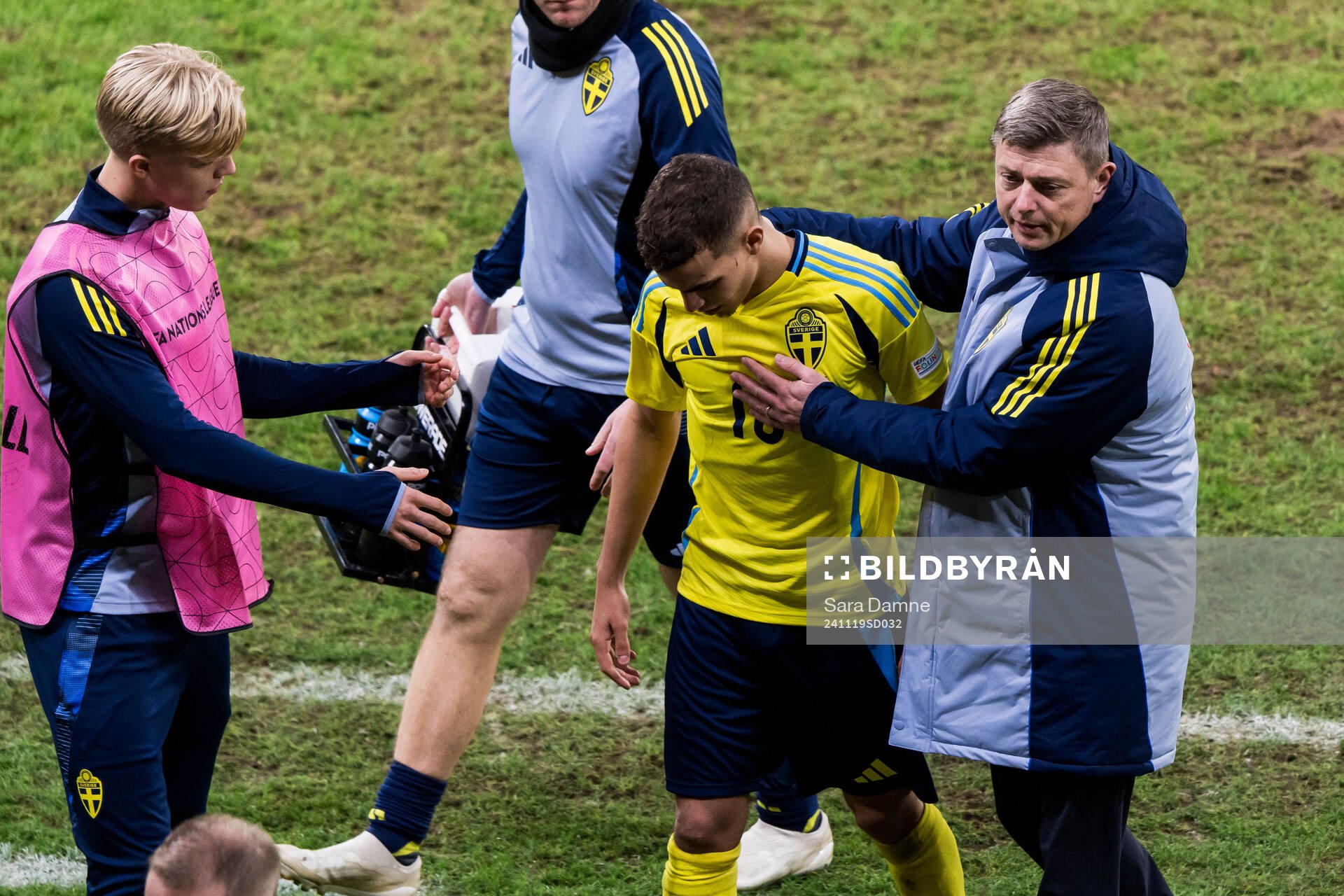Yasin Ayari of Sweden leaves the pitch injured