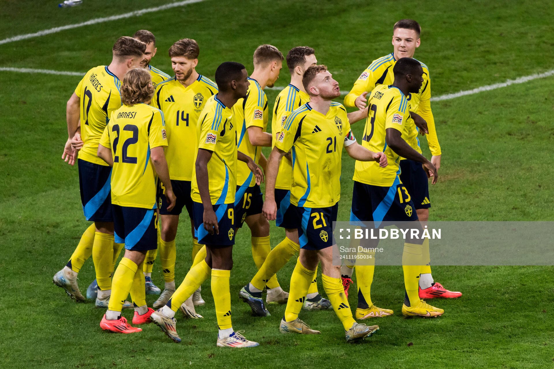 Dejan Kulusevski of Sweden celebrates with team mates