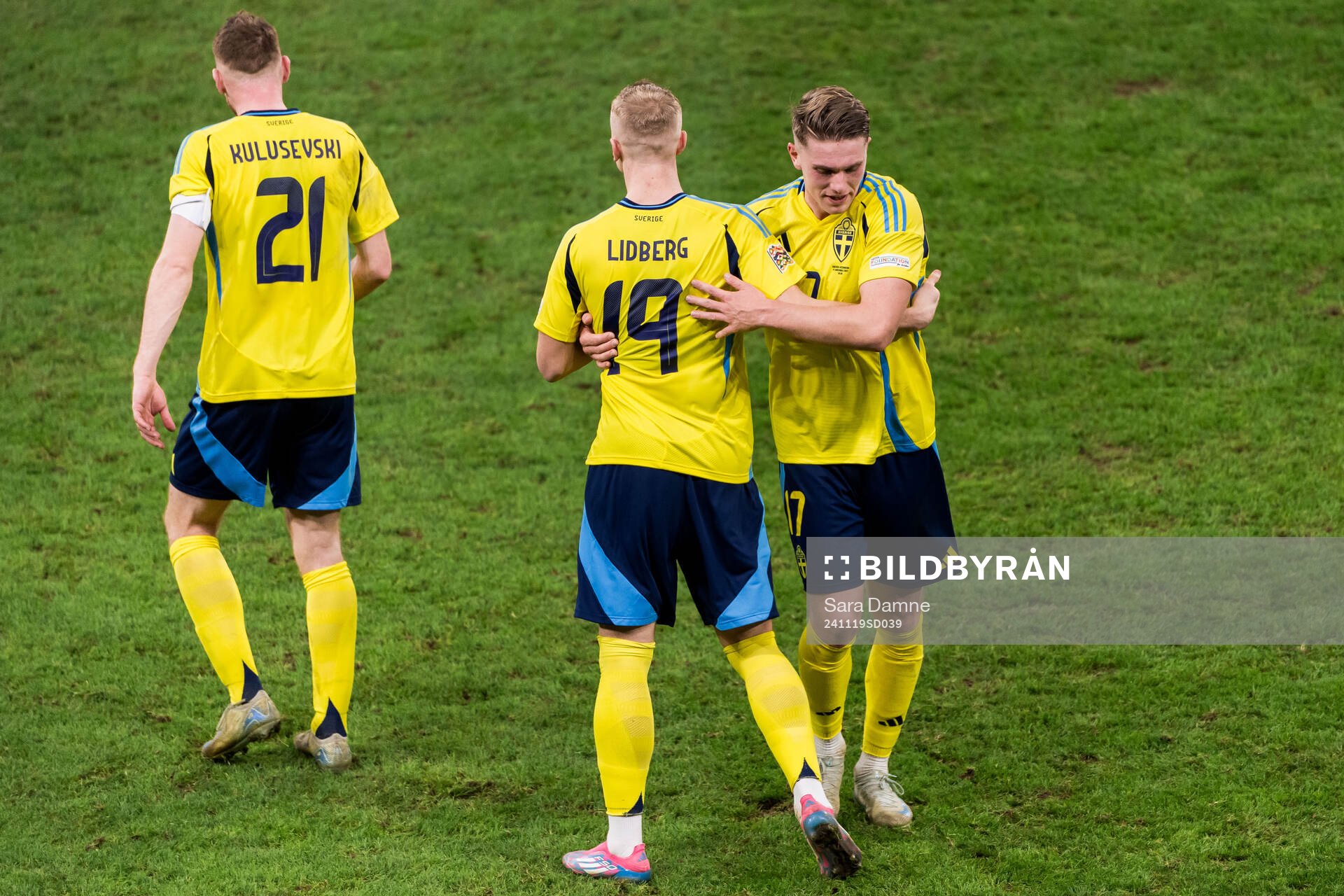 Isac Lidberg and Viktor Gyökeres of Sweden
